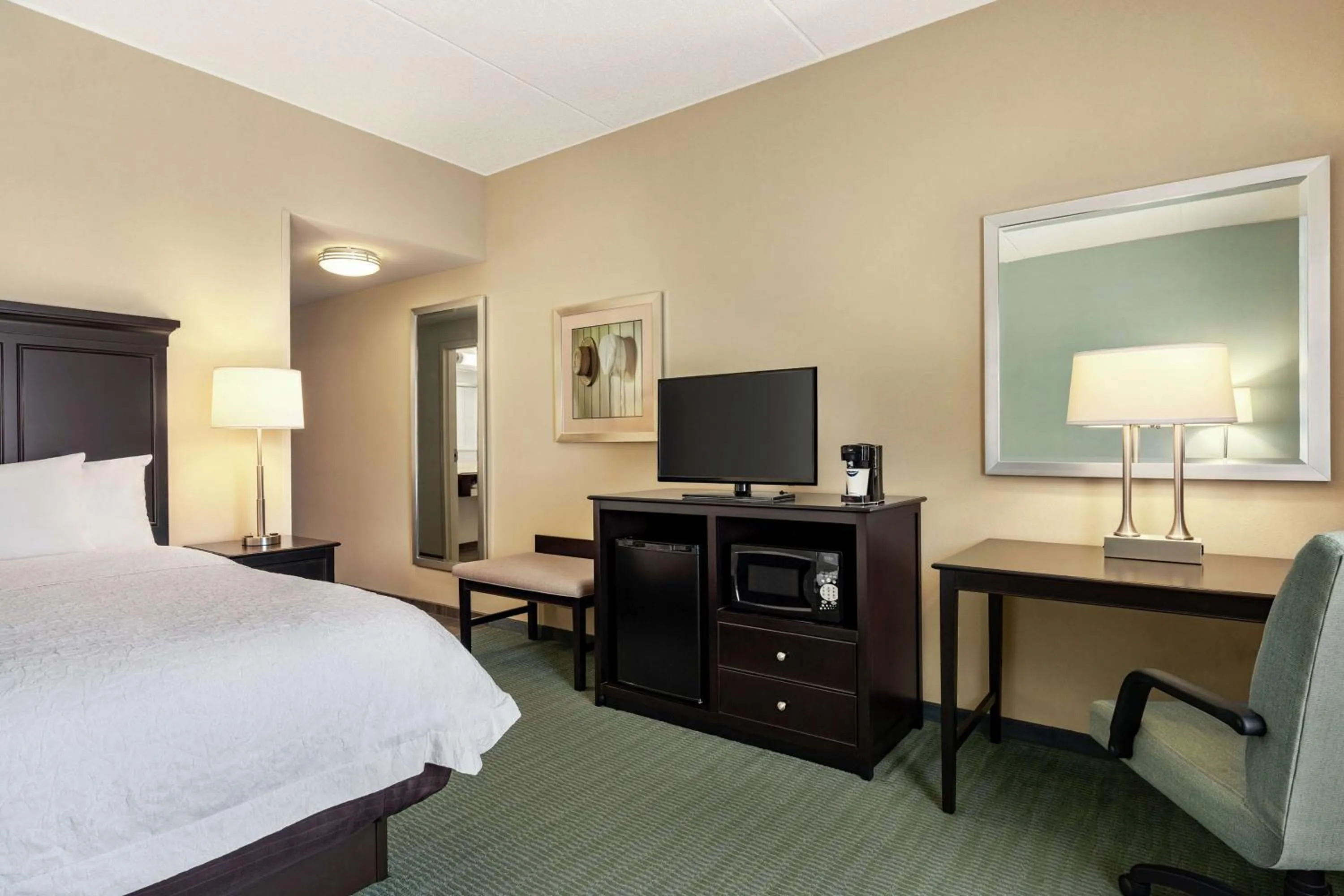 King Room - Non-Smoking in Hampton Inn & Suites Mount Joy/Lancaster West, Pa