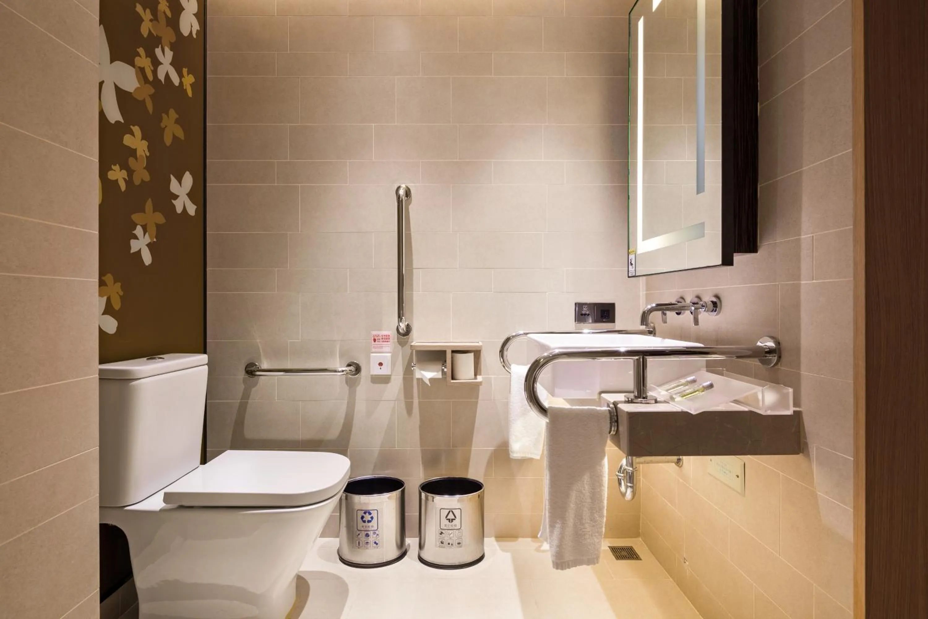 King Room - Mobility Accessible  in Hilton Garden Inn Ningbo