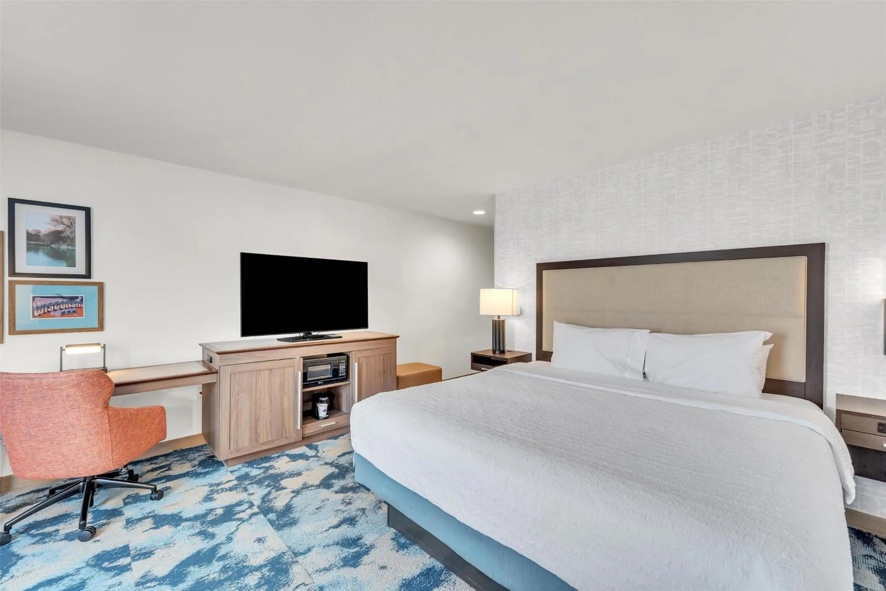 King Room - Non-Smoking in Hampton Inn & Suites Kenosha Pleasant Prairie