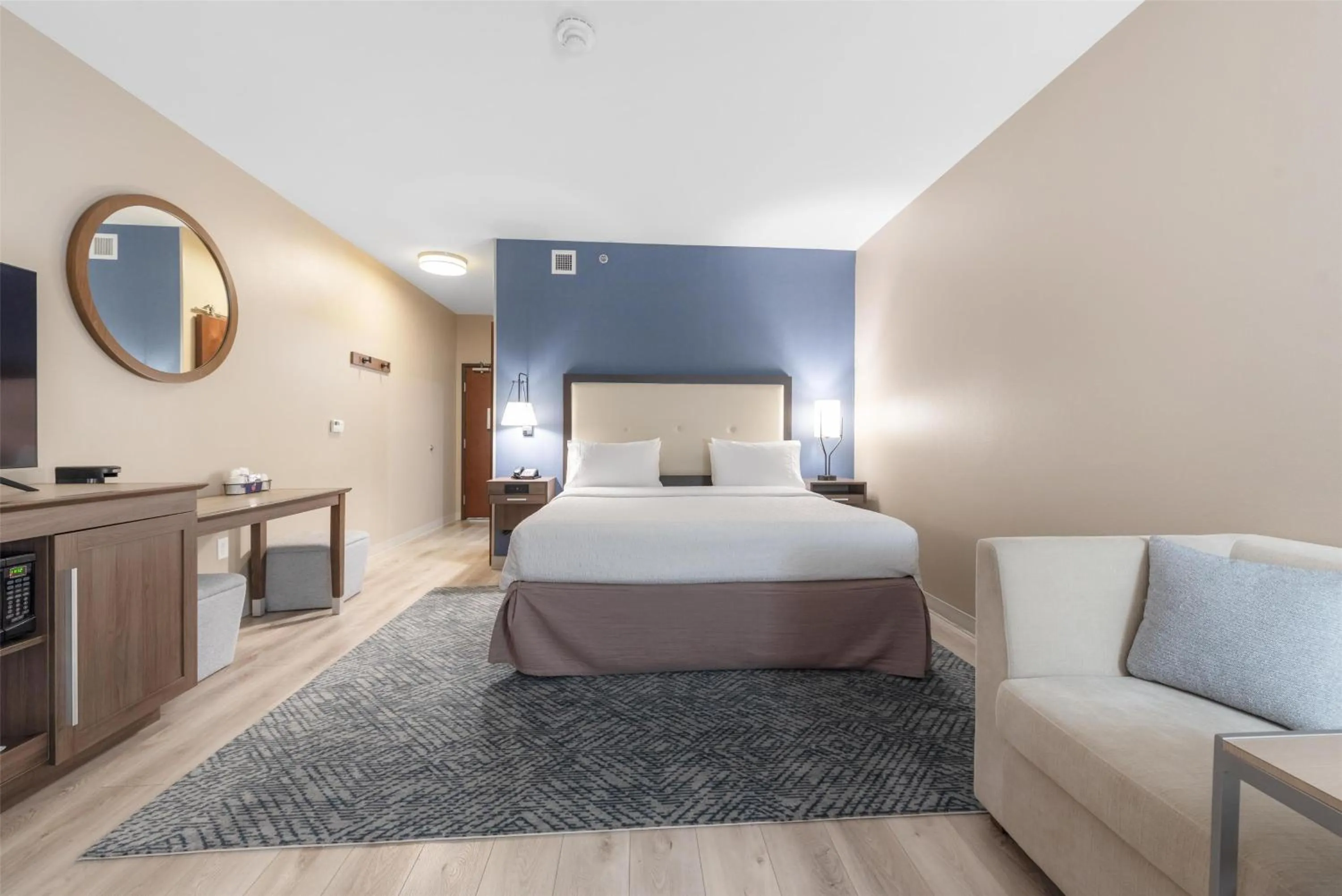 King Room with Sofa Bed - Non-Smoking in Hampton Inn Mesa Verde/Cortez Co