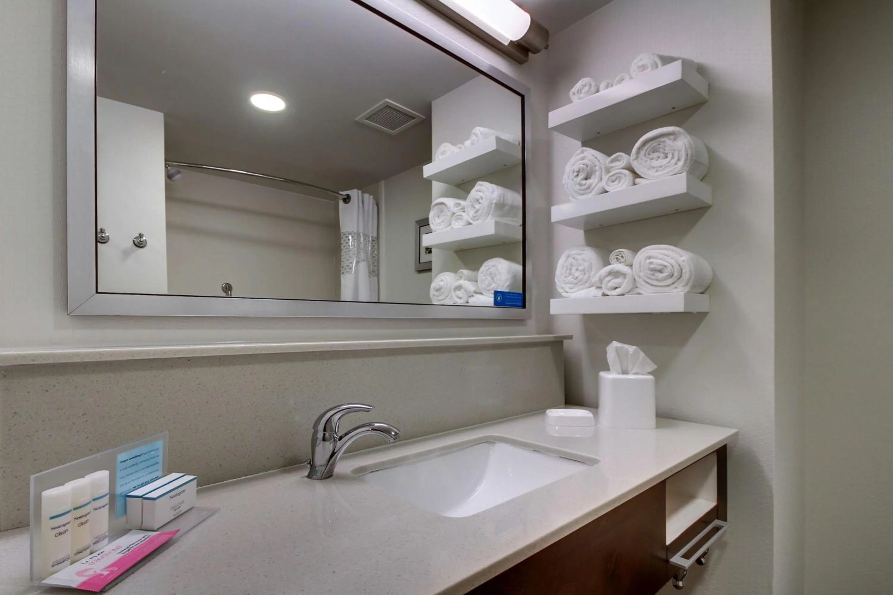 King Room with Sofa Bed - Hearing Accessible/Non-Smoking in Hampton Inn & Suites Cordele