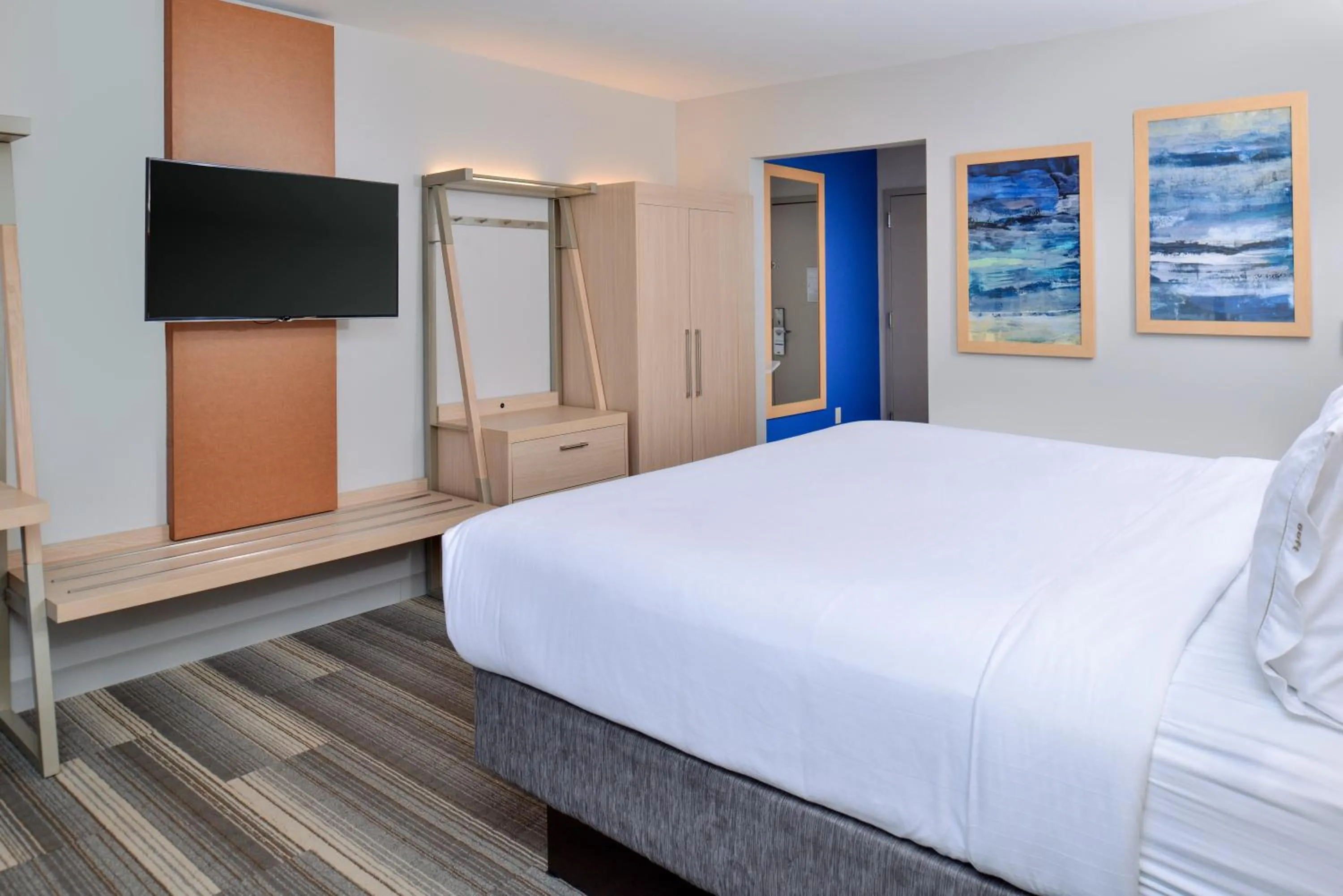Standard King Room in Holiday Inn Express & Suites - Southgate - Detroit Area by IHG