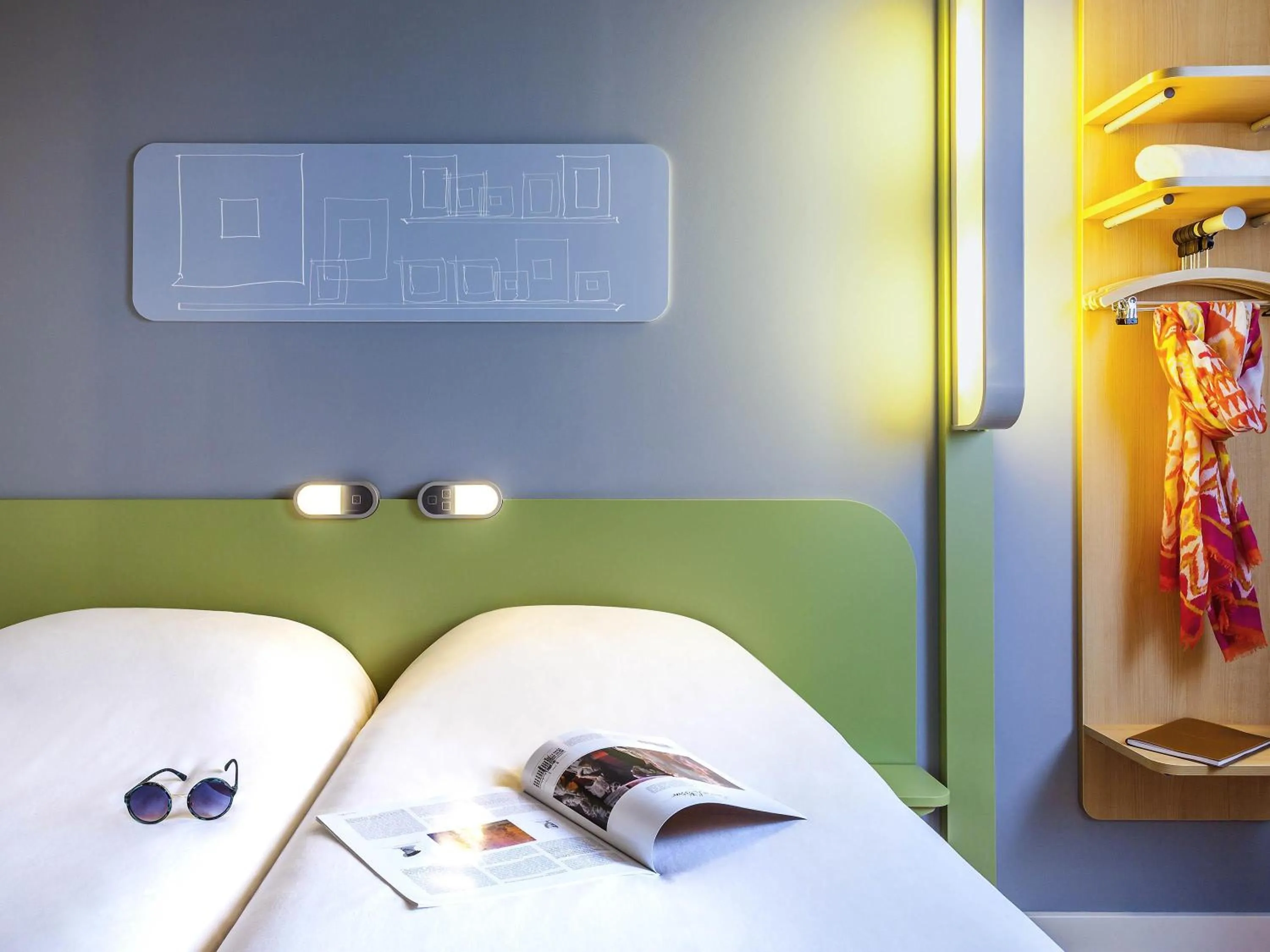 Twin Room in ibis budget Sens