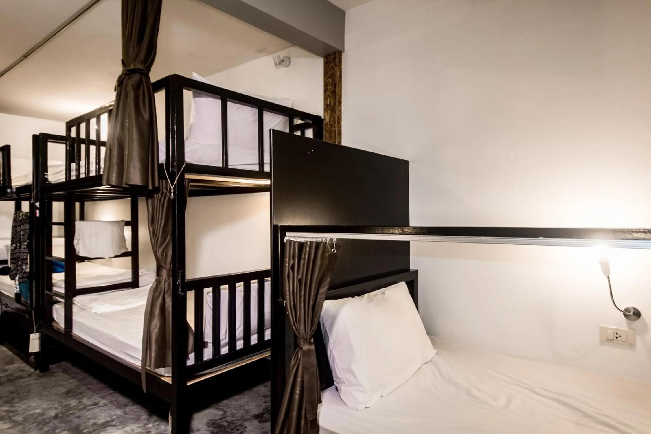 Bed in 10-Bed Mixed Dormitory Room in Balcony Party Hostel - 18-40
