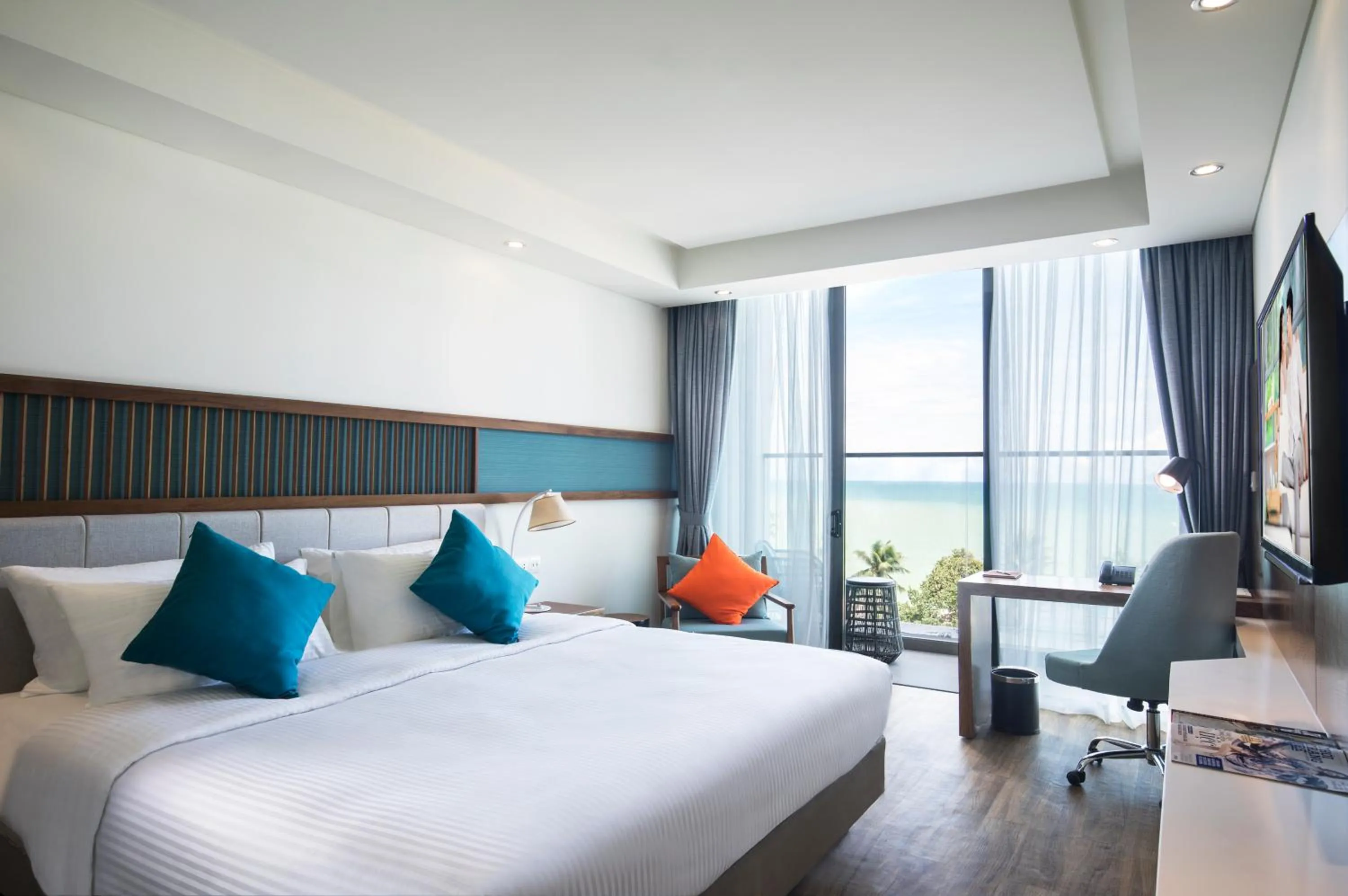 One - Bedroom Ocean View With Balcony in Citadines Bayfront Nha Trang