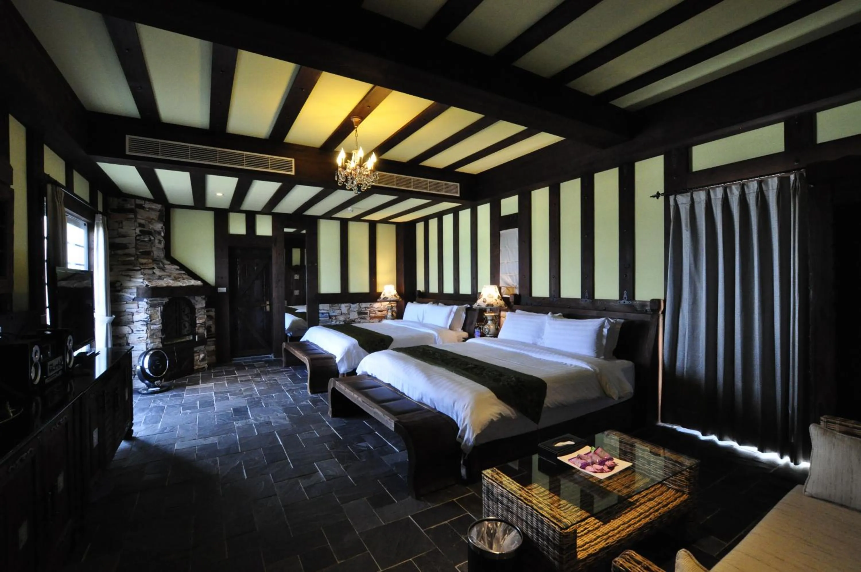 Deluxe Quadruple Room in Stuart Villa