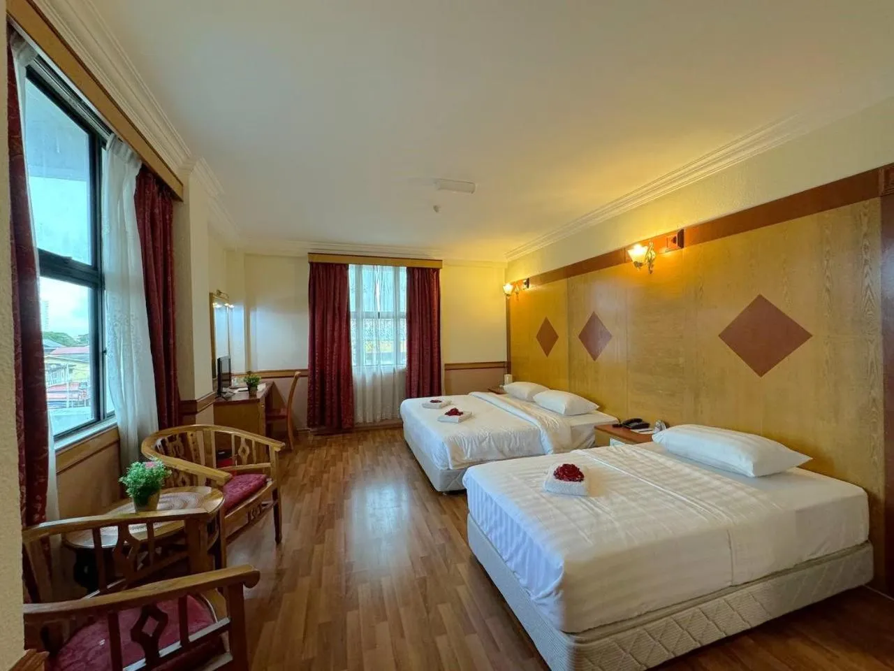 Deluxe Family Room in Flora Place Hotel