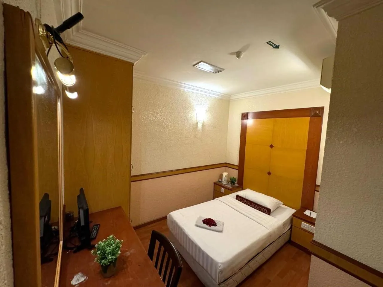 Standard Single Room - single occupancy - no window in Flora Place Hotel