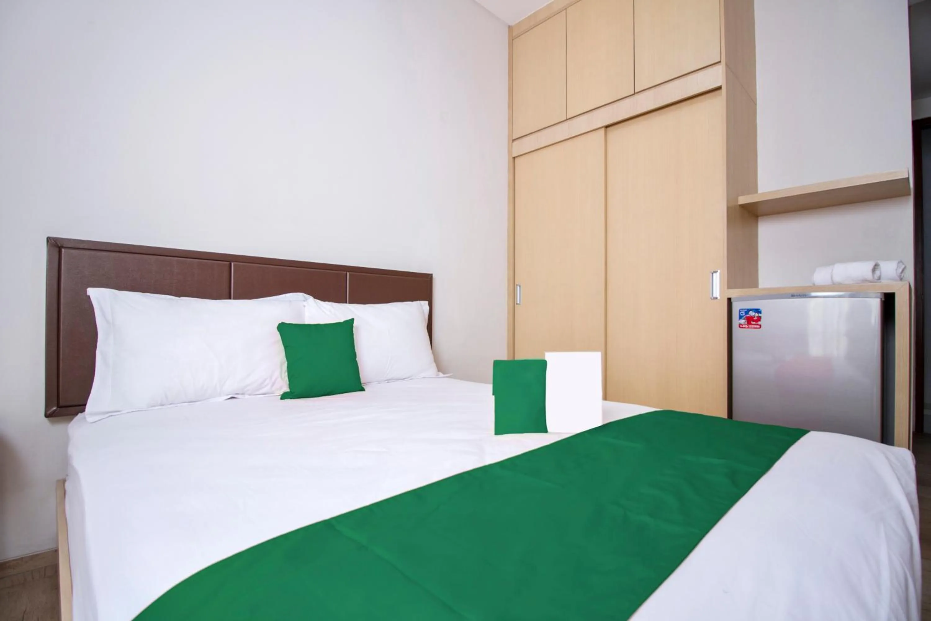 Double Room with Private Bathroom in Mk House Scbd