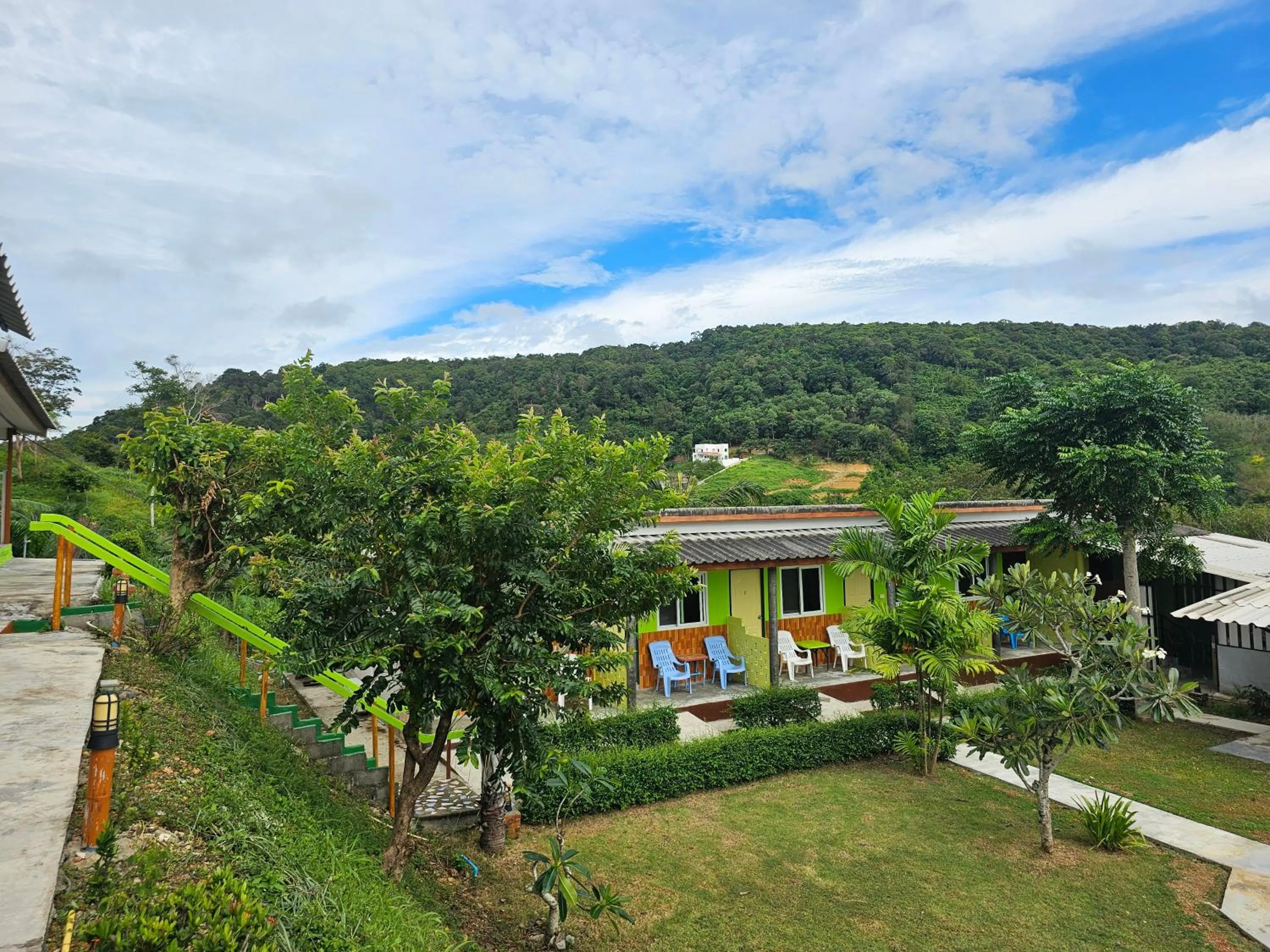 Standard Twin Room with Garden View in Cottage Hill at Lanta