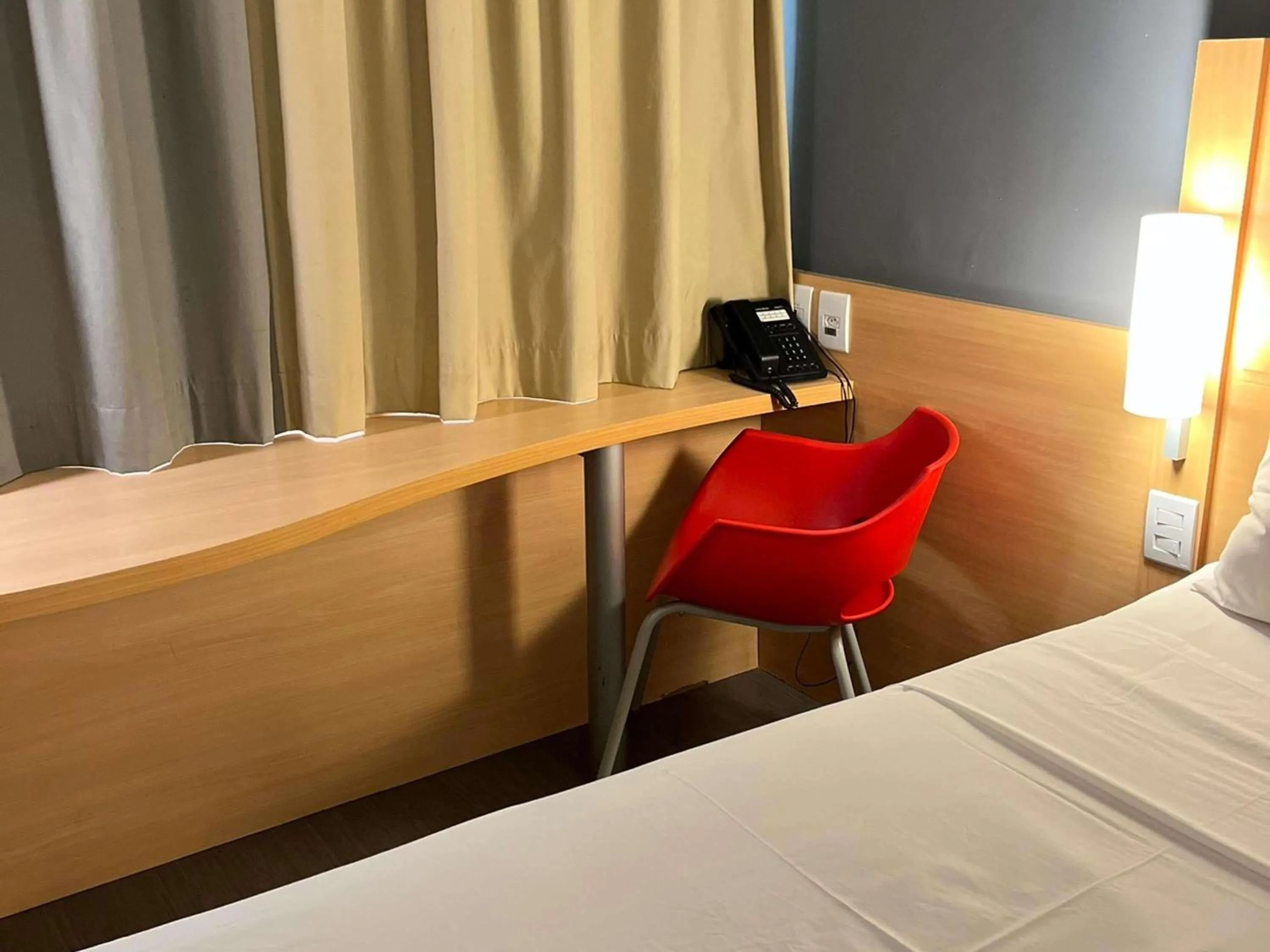 Standard Twin Room in ibis Catalao