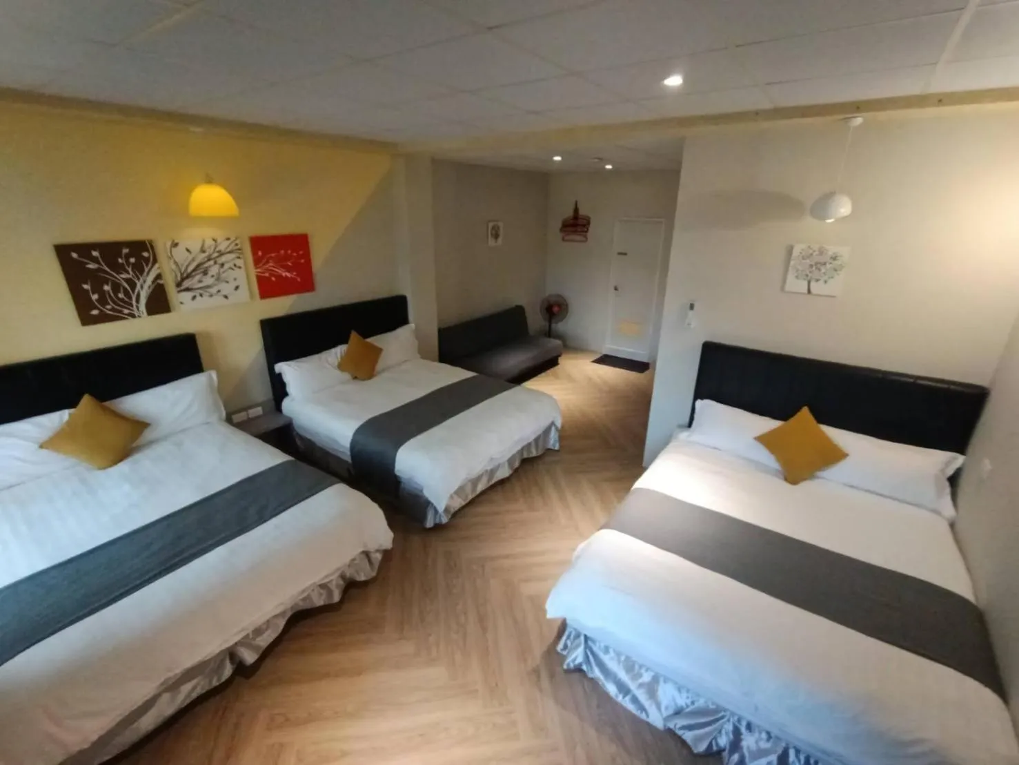 Family Room with Private Bathroom in Light Shadow