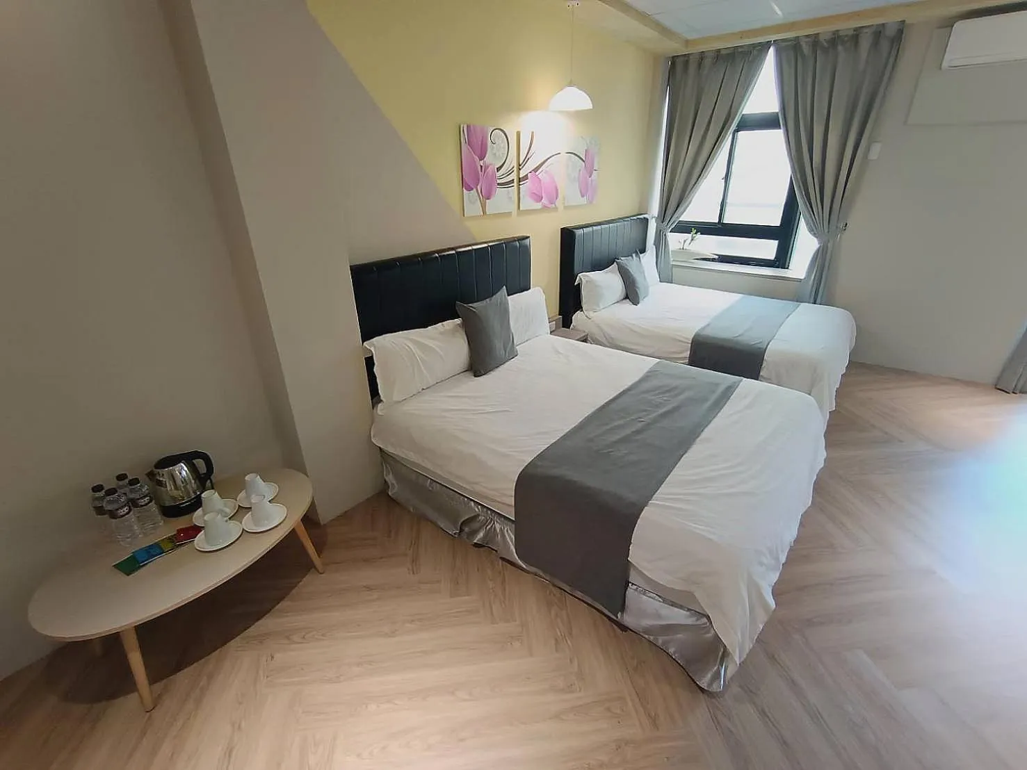 Comfort Quadruple Room in Light Shadow