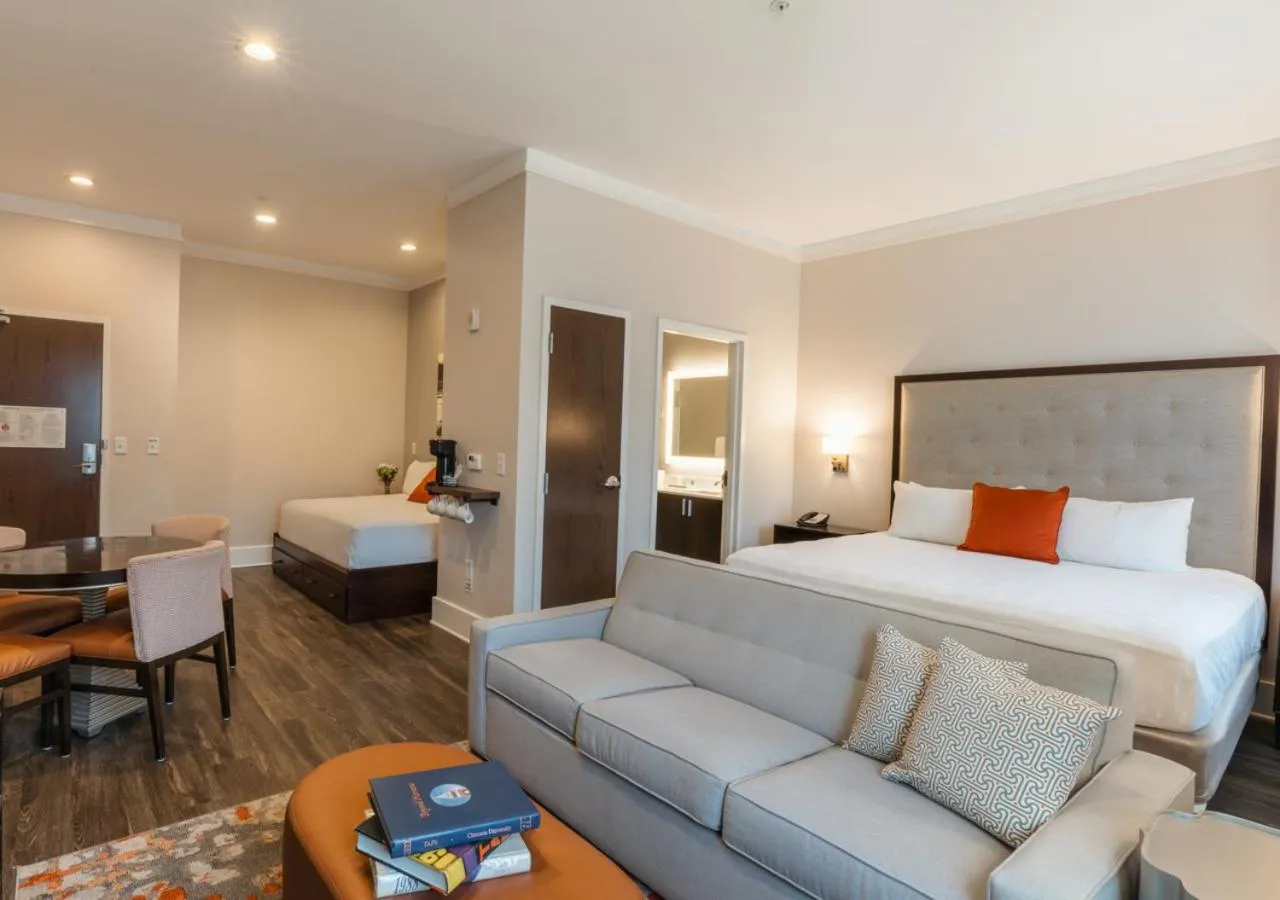 Deluxe Double Room in The Abernathy