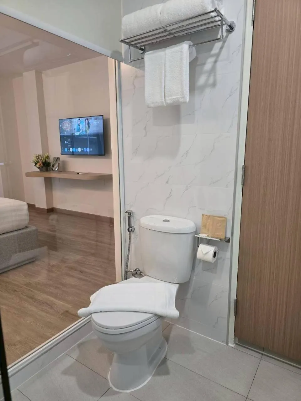 Superior Queen Room in HOUSE HOTEL Central Pattaya