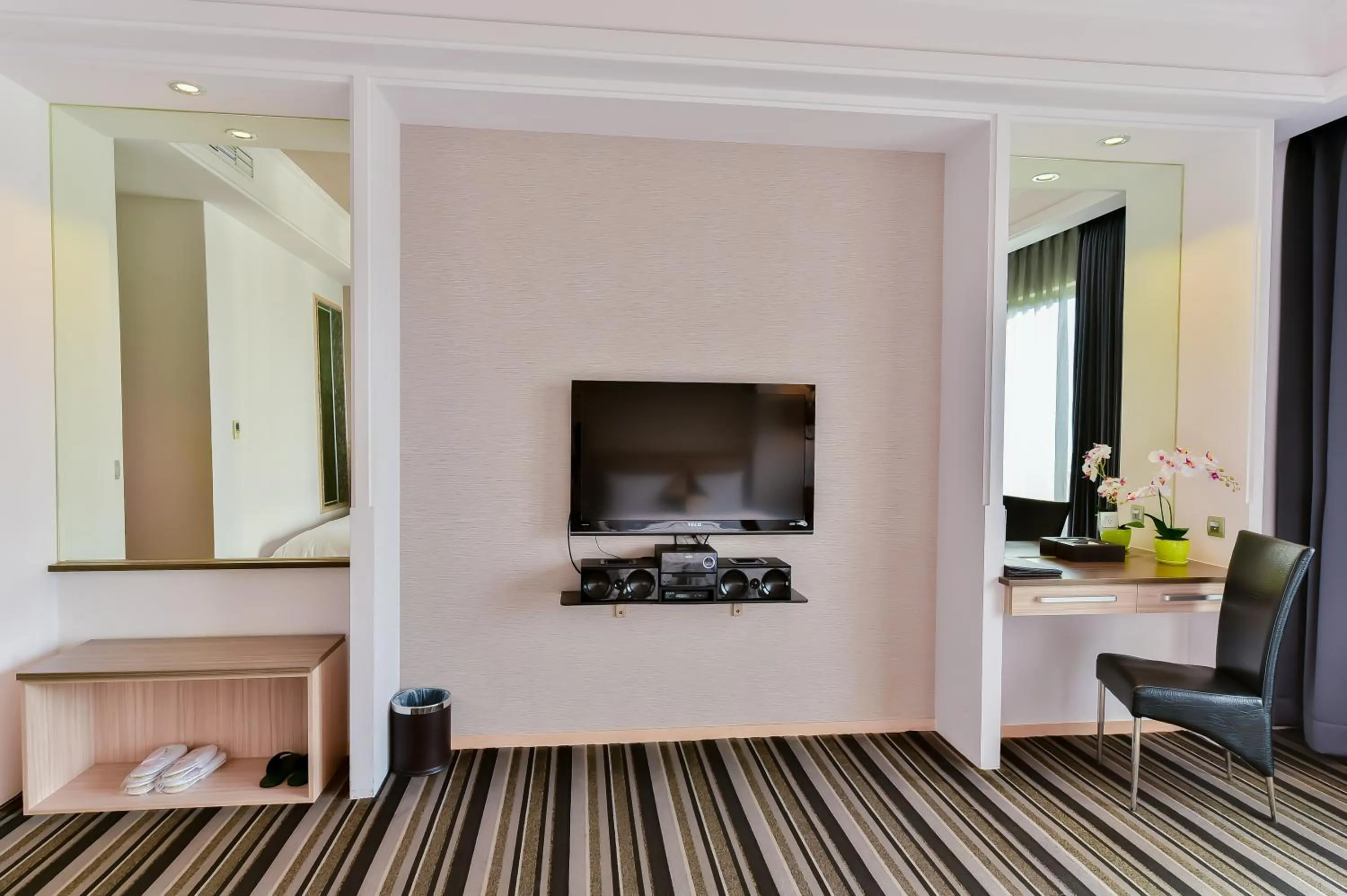 Standard Quadruple Room without view in Yundeng Landscape Hotel