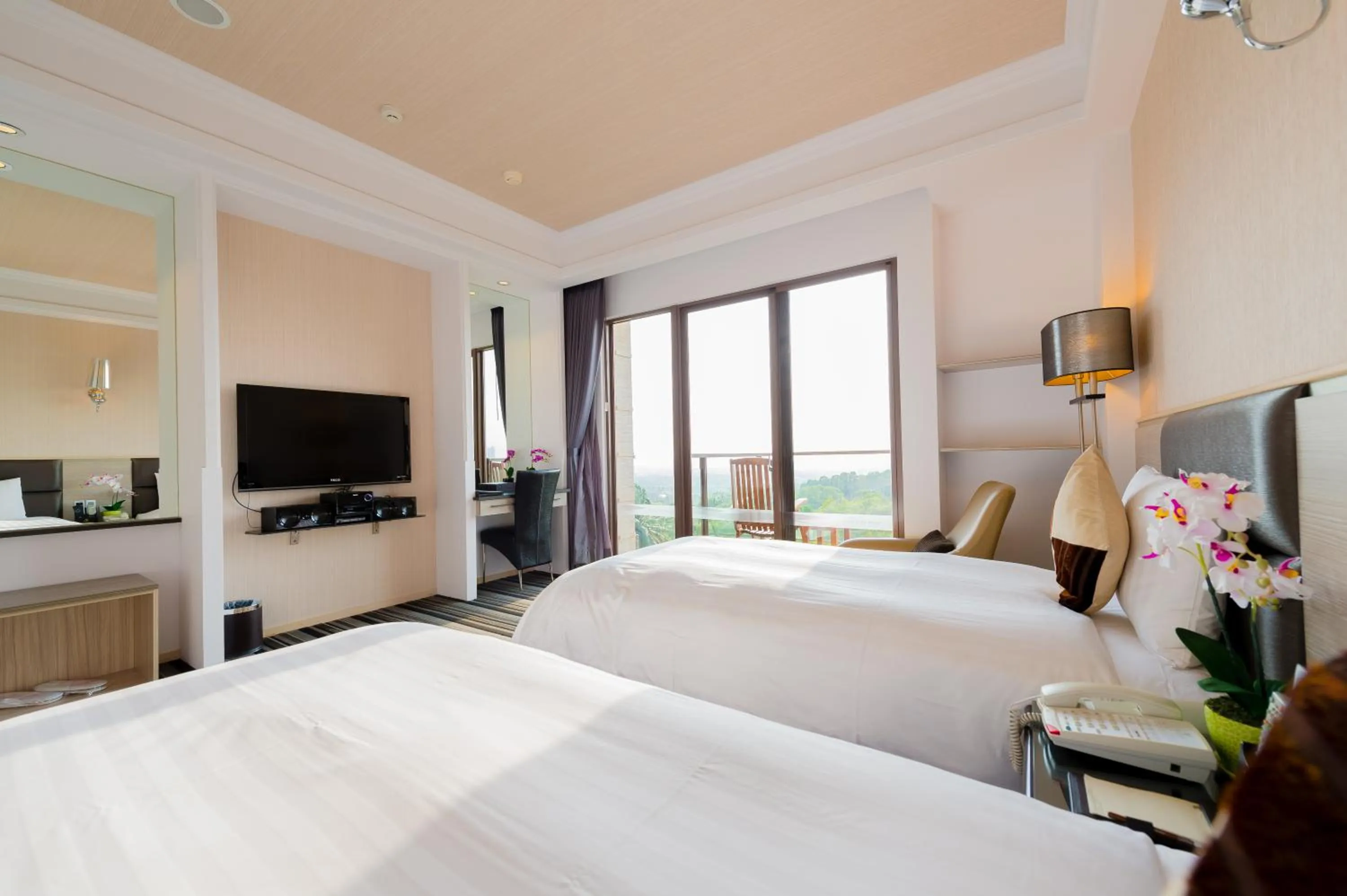 Standard Twin Room with Mountain View in Yundeng Landscape Hotel