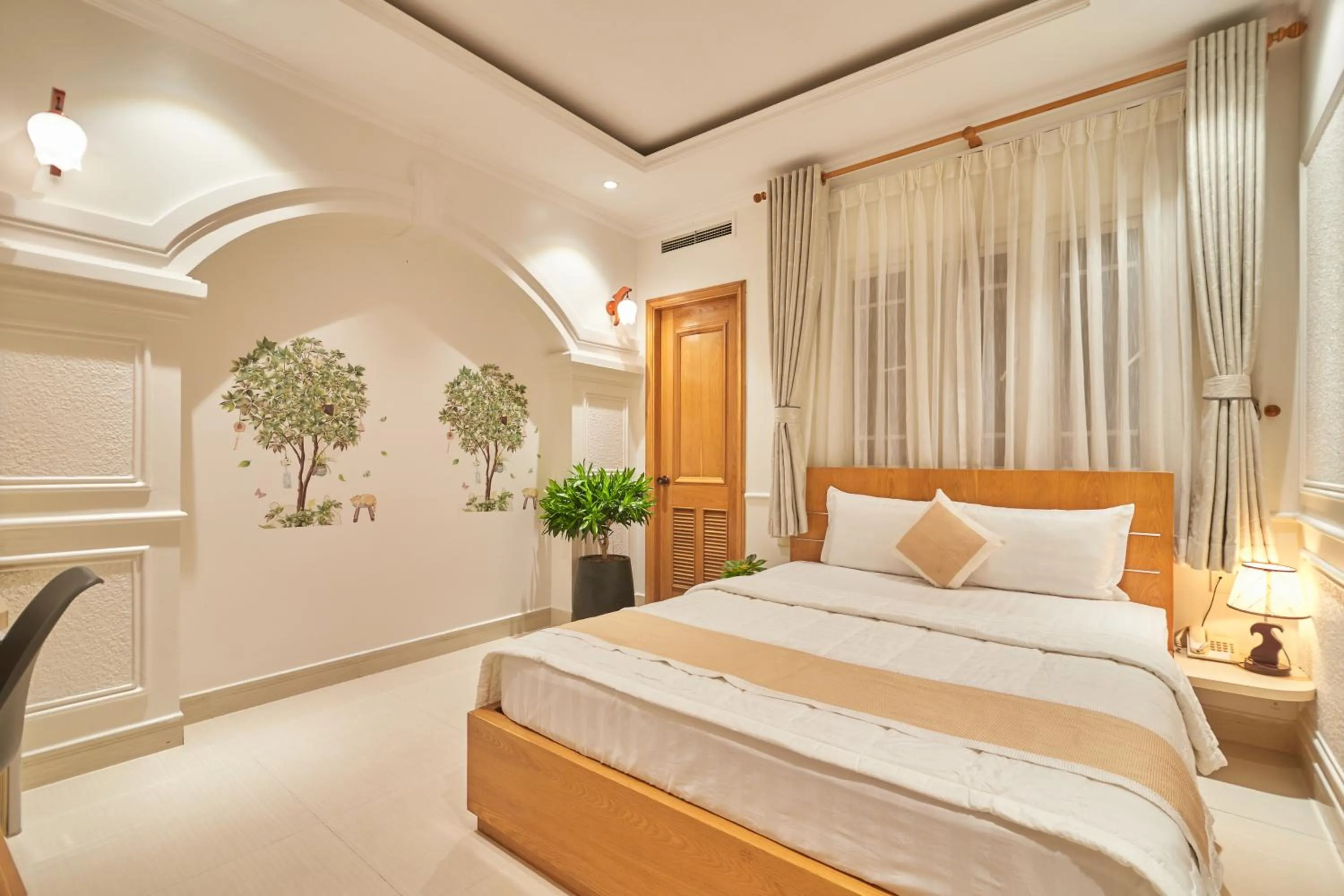 Superior King Room in Bin Bin 10 - Mimosa Hotel Near Tan Son Nhat Airport