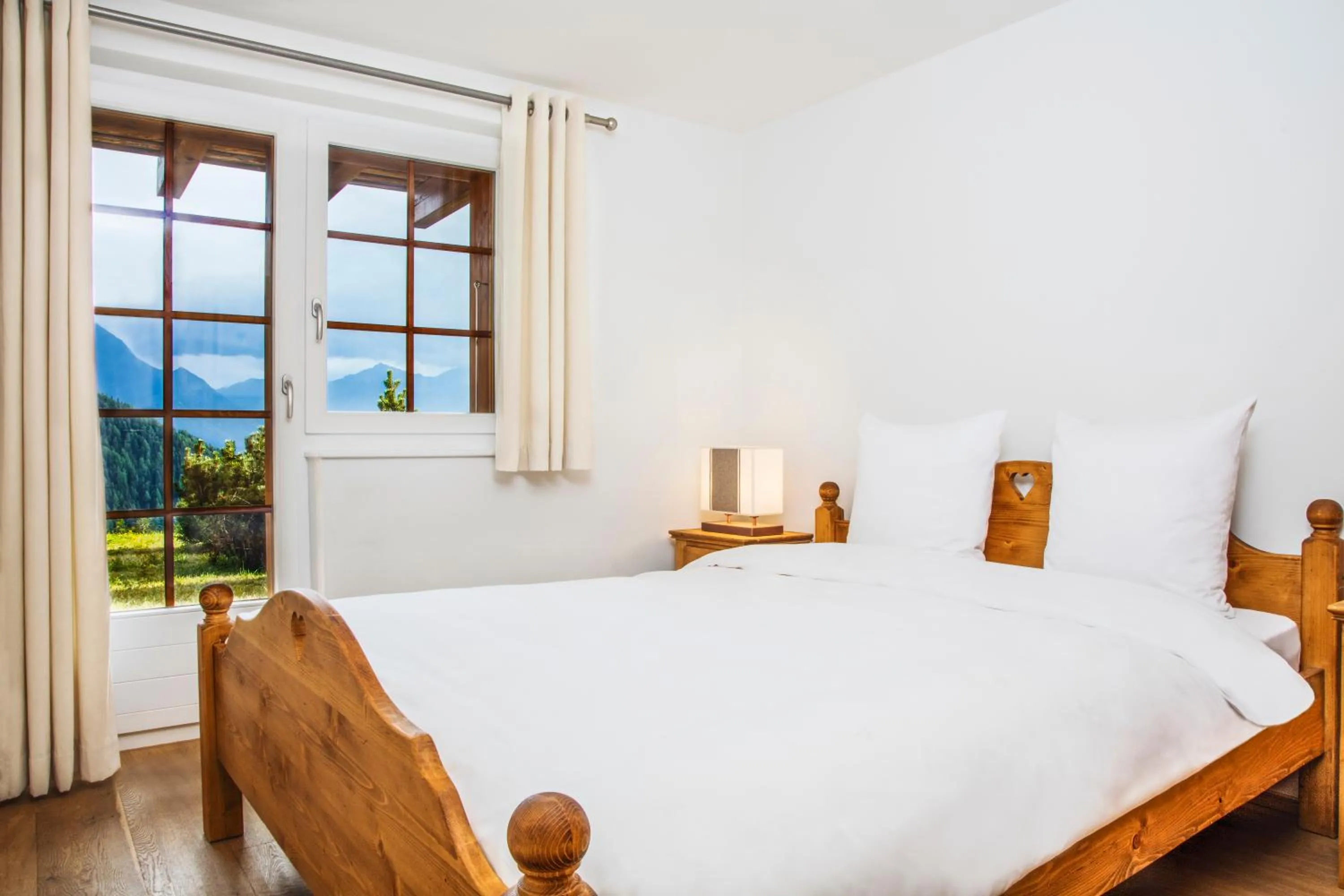 Three-Bedroom Apartment in Chandolin Boutique Hotel