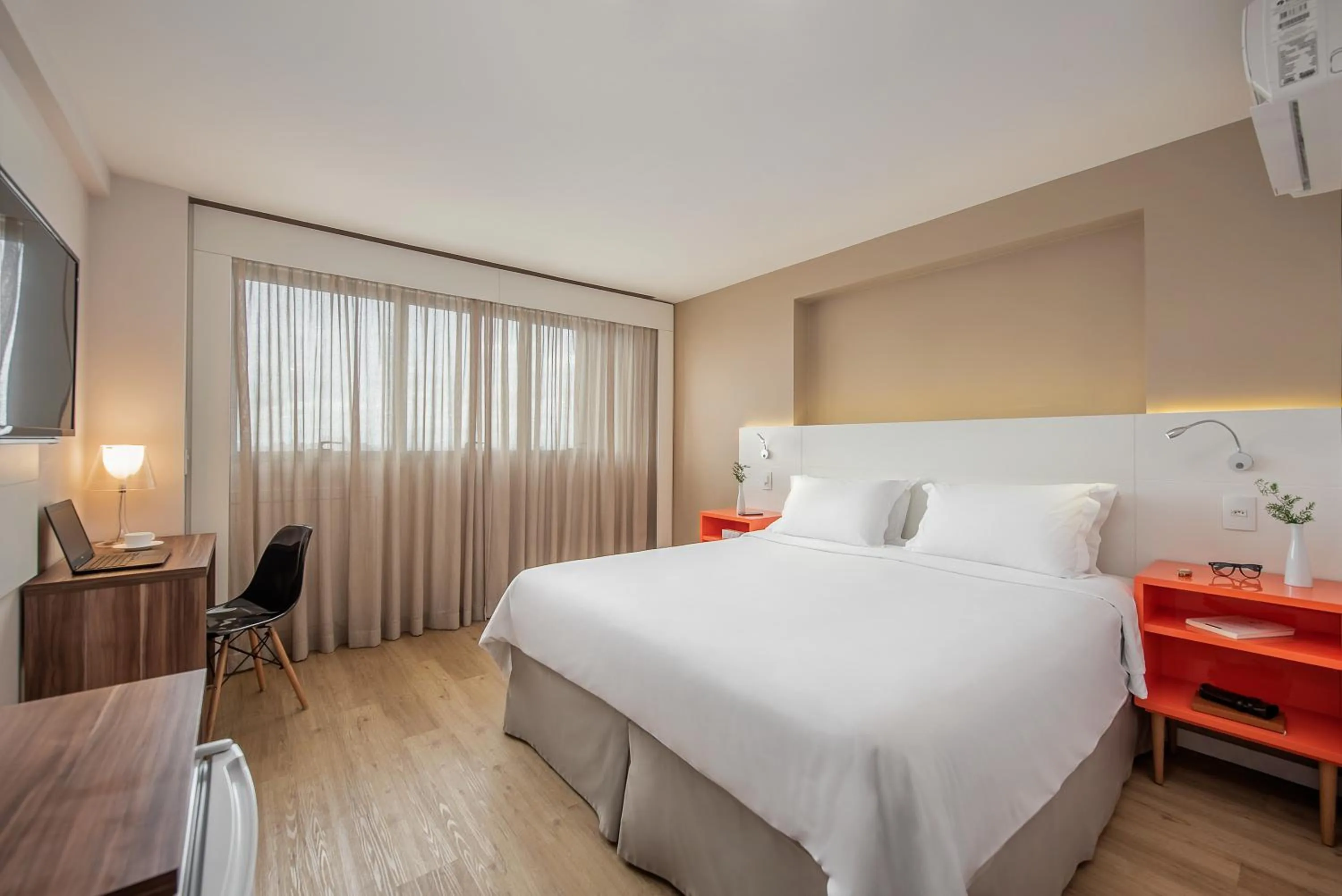 Standard Double - single occupancy - 1 Queen Bed in Intercity Curitiba Centro Cívico