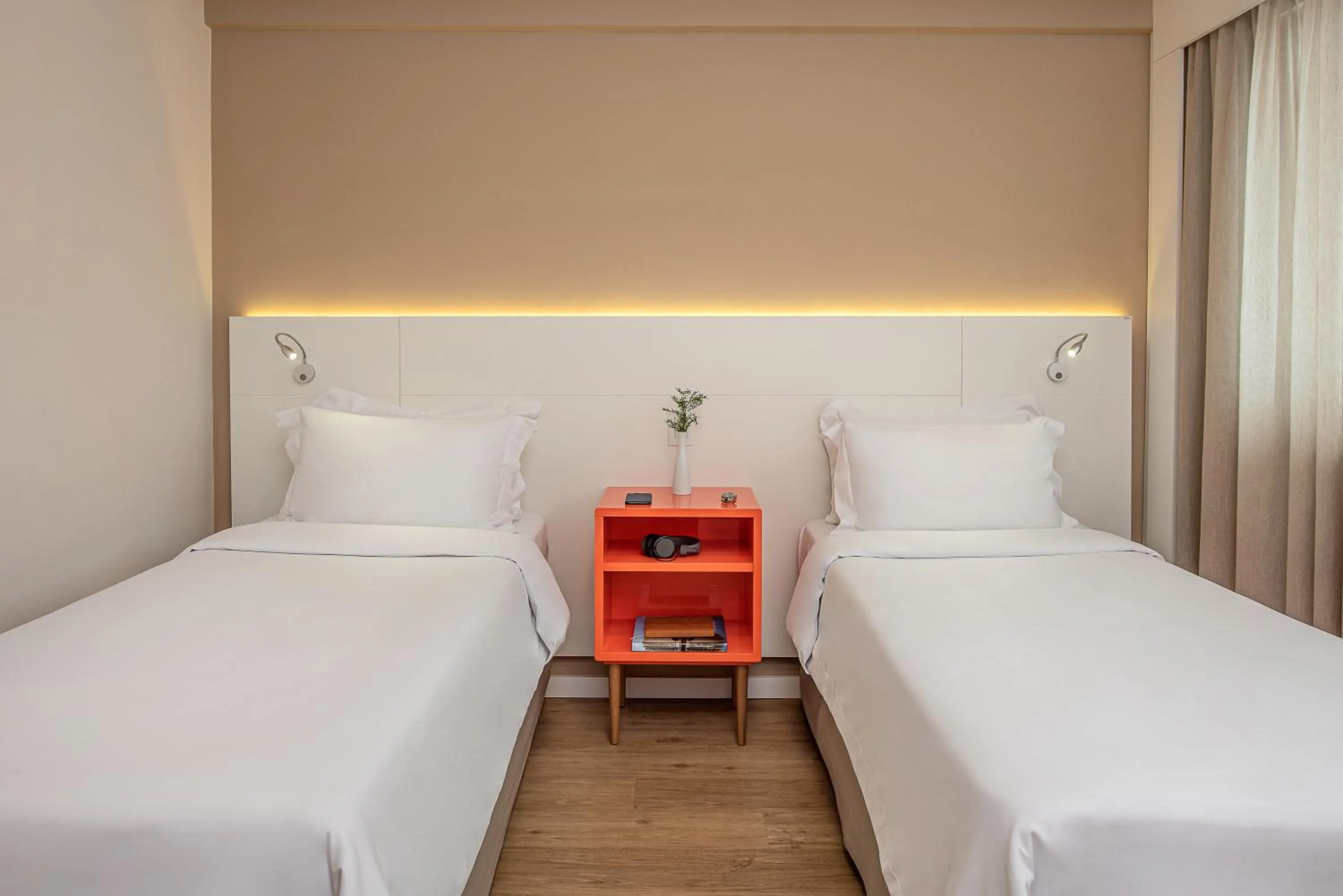 Standard Twin - single occupancy - 2 Single Beds in Intercity Curitiba Centro Cívico