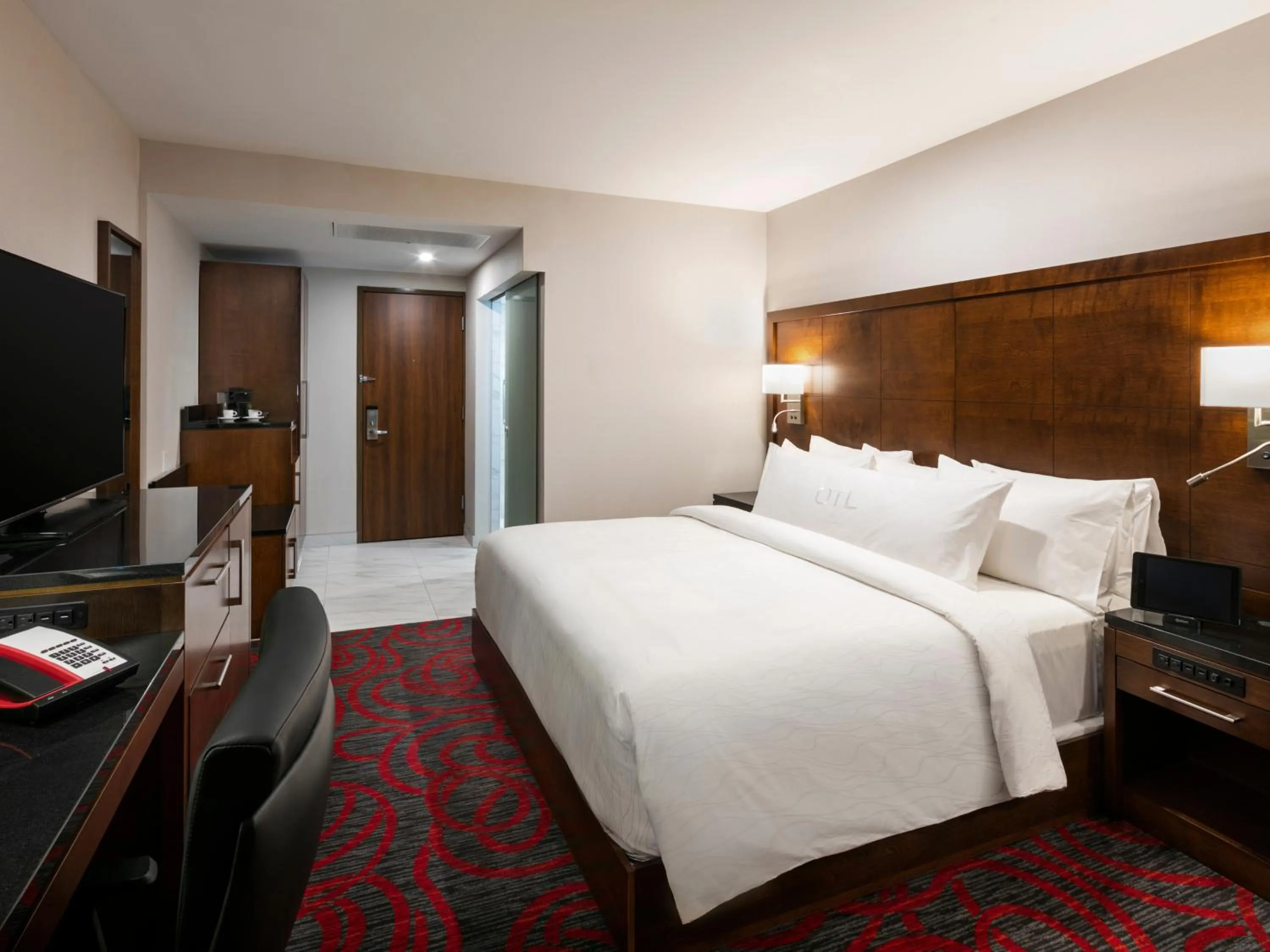 Superior King Room - single occupancy in OTL Gouverneur Sherbrooke