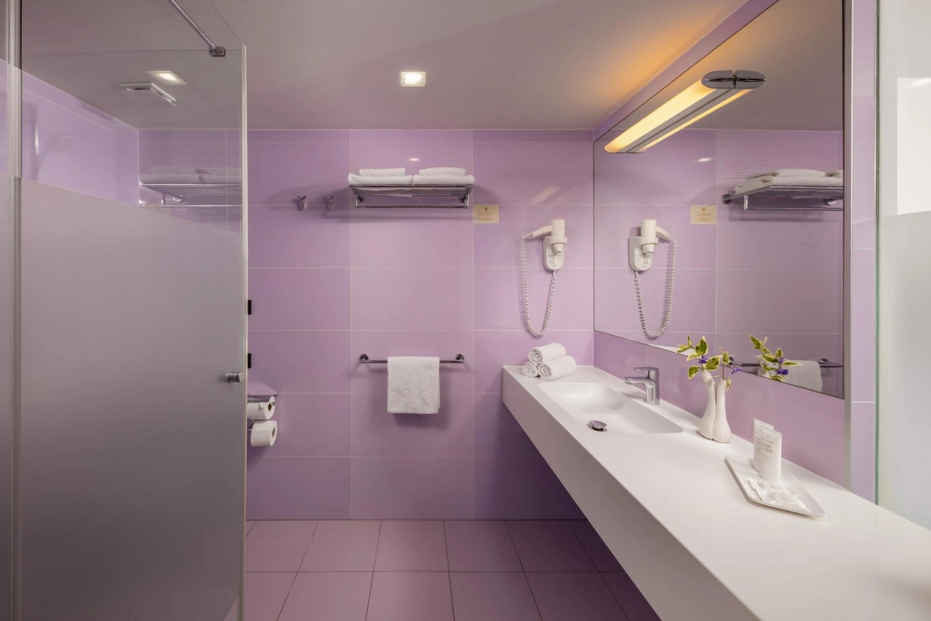 Twin Room with Balcony and Sea Side in Vitality Hotel Punta