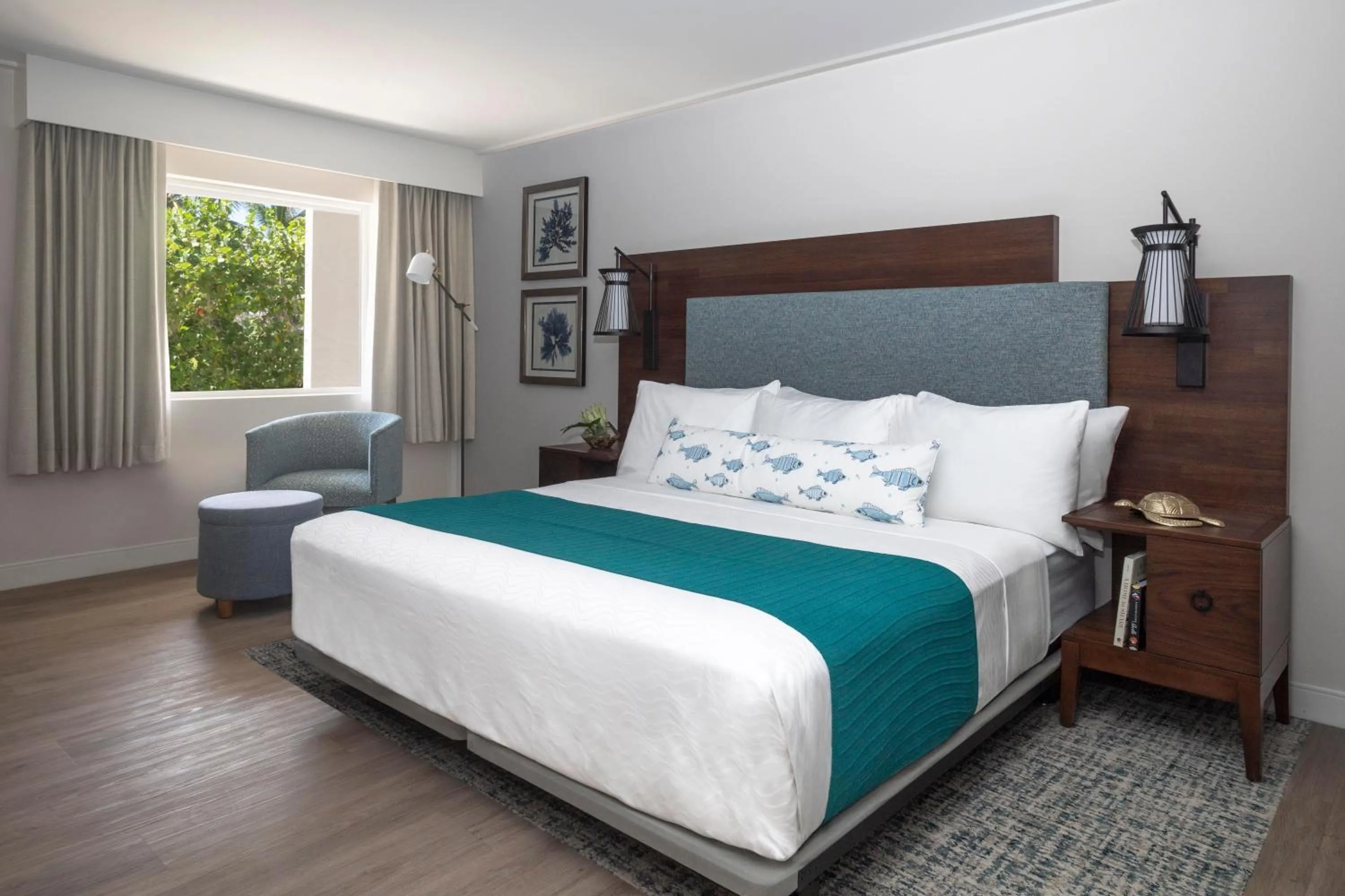 King Room Mobility Accessible with Tub in Sanibel Island Beach Resort