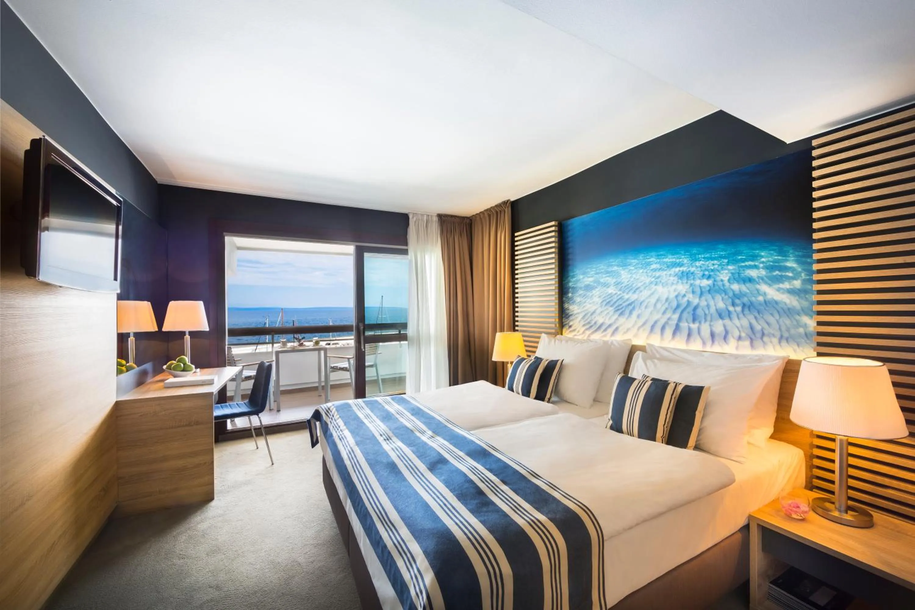 Superior Twin Room with Sea View and Sofa Bed in Hotel Admiral - by Liburnia Hotels & Villas