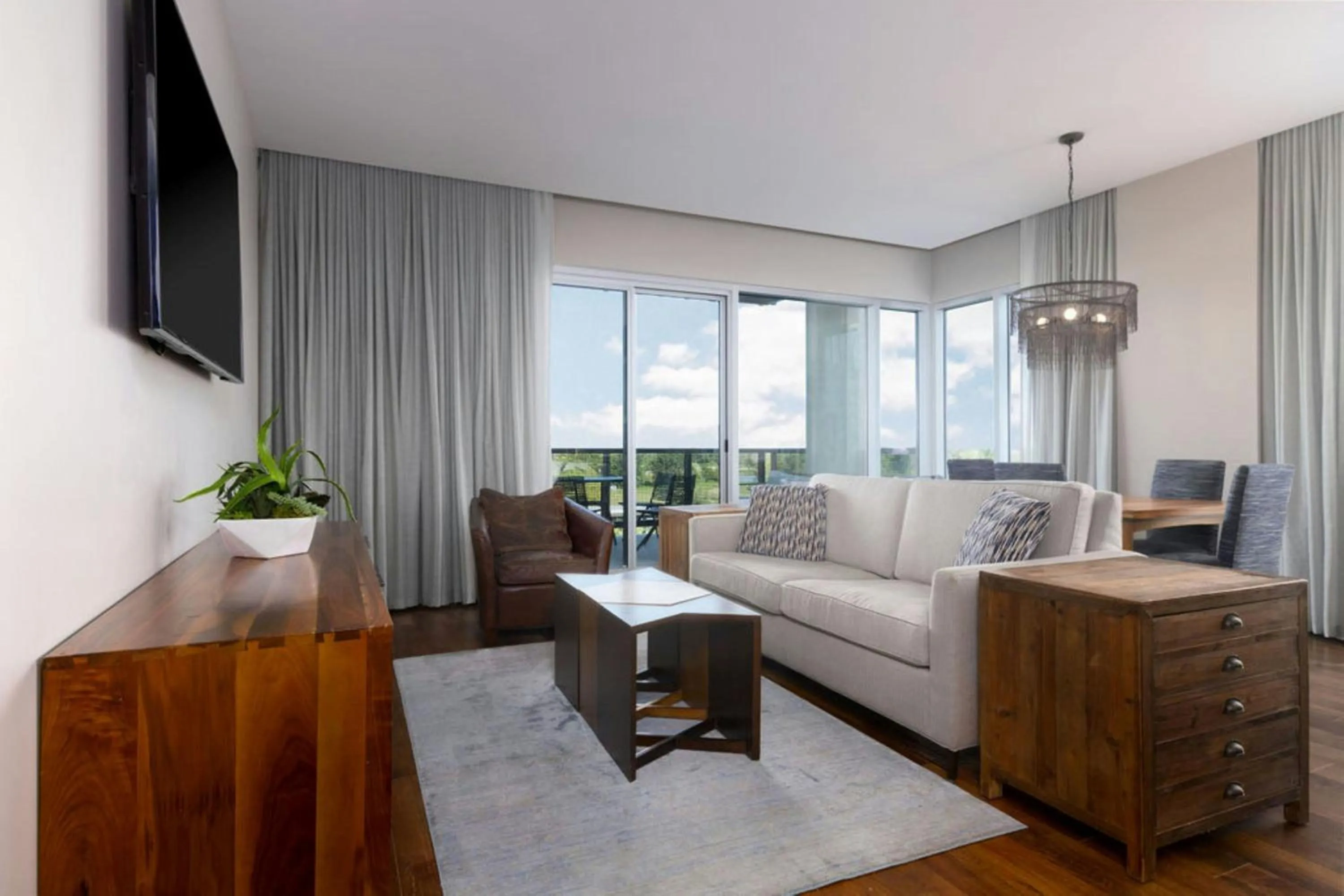 Celestial King Suite with Balcony and Lake View in The Stella Hotel, Autograph Collection