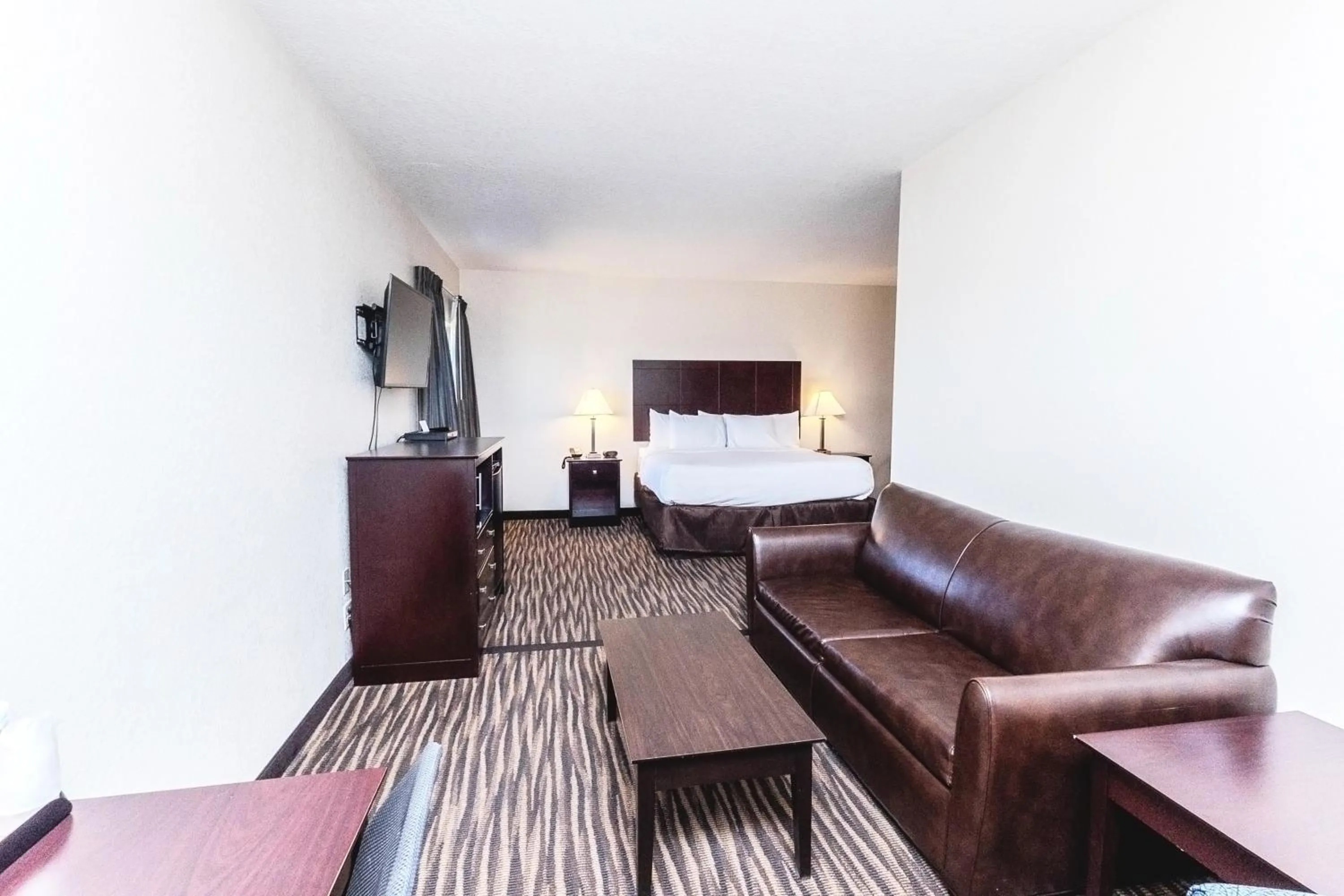 King Suite in Cobblestone Inn & Suites Maryville