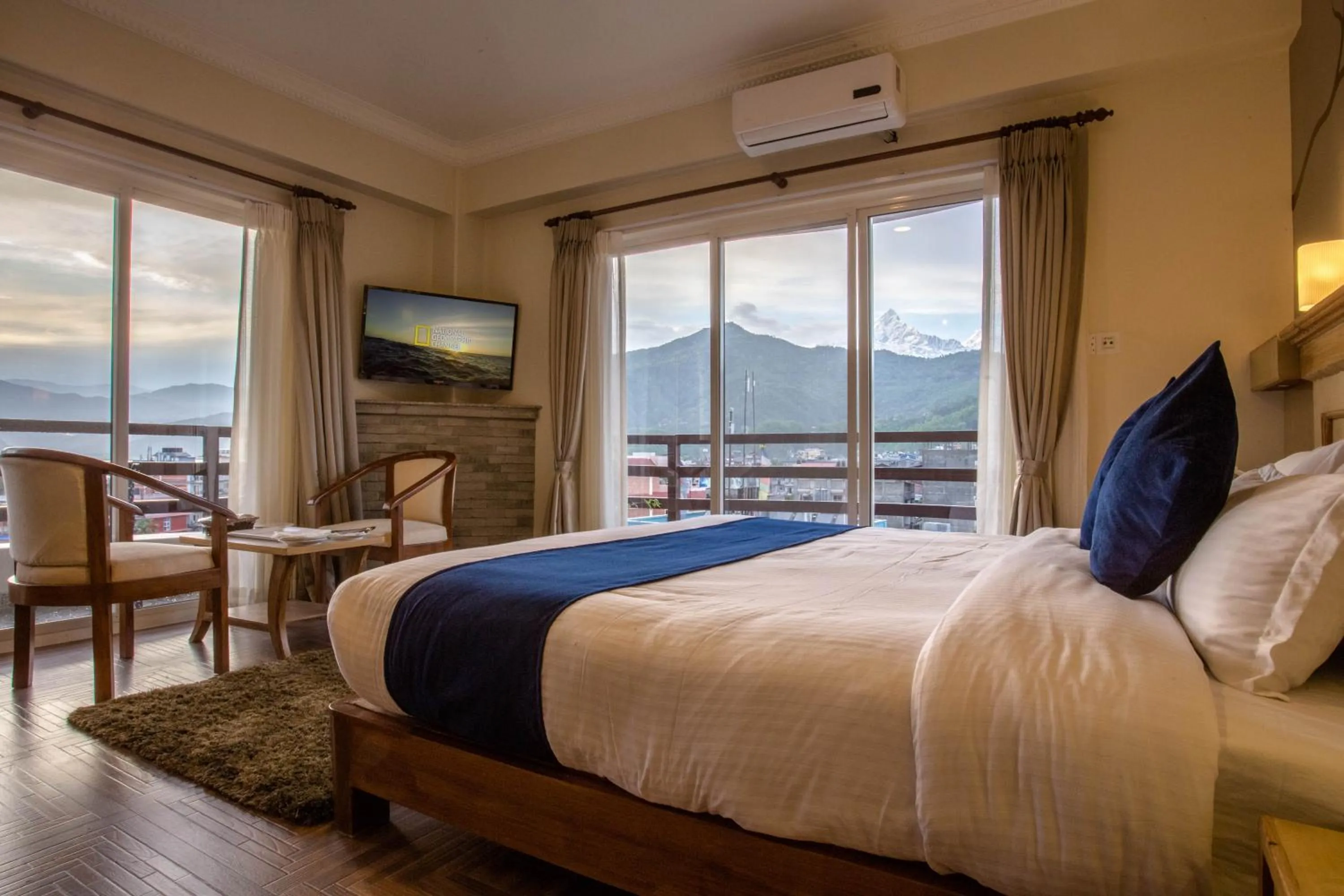 Super Deluxe Double Room- Lake/Mountain Facing in Hotel White Pearl