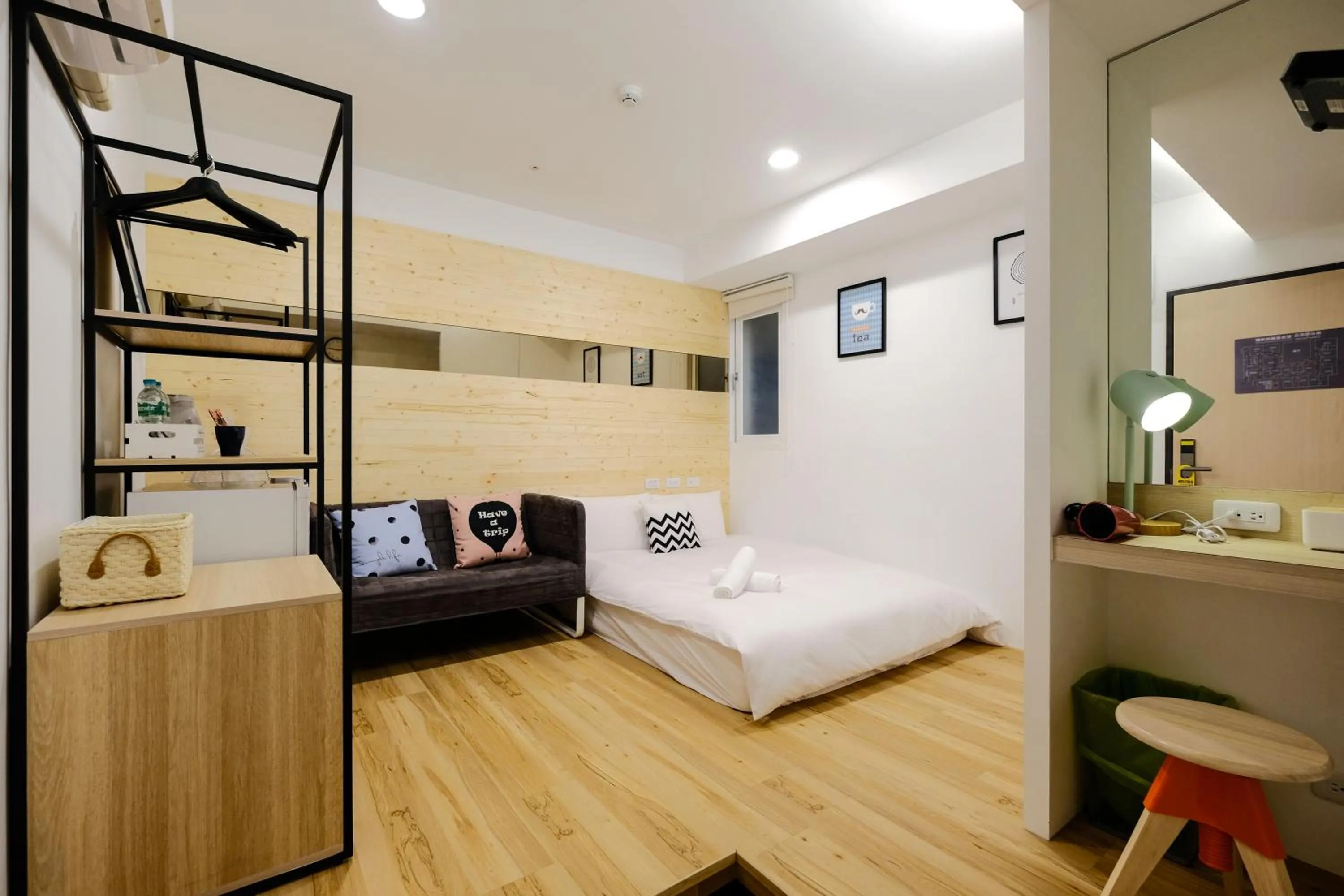 Small Double Room in Color Fun inn