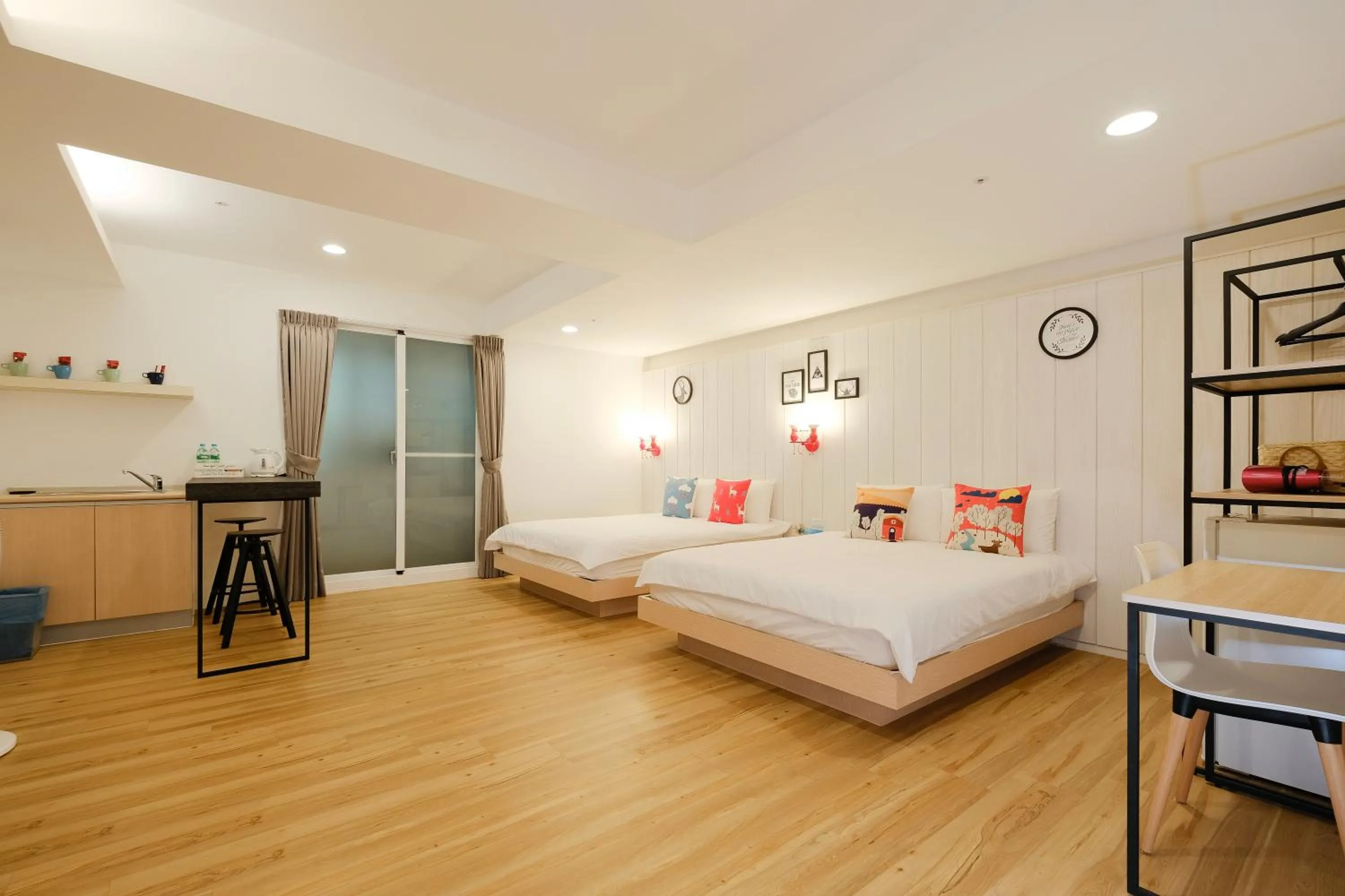 Quadruple Room with Bathroom in Color Fun inn