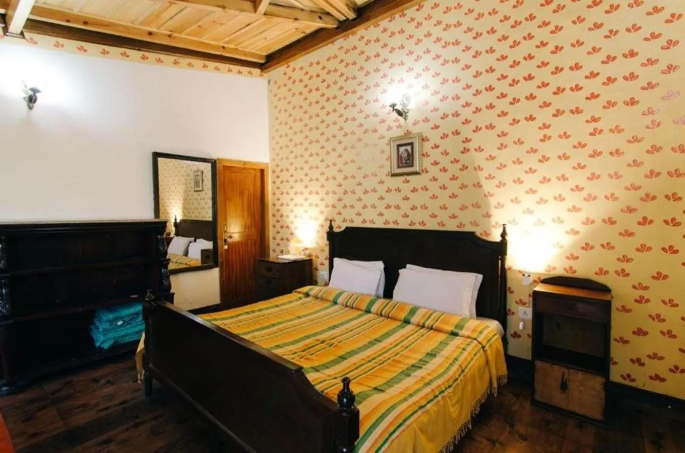 Backyard Deluxe Room in The Hive Cottage By Royal Collection Hotels