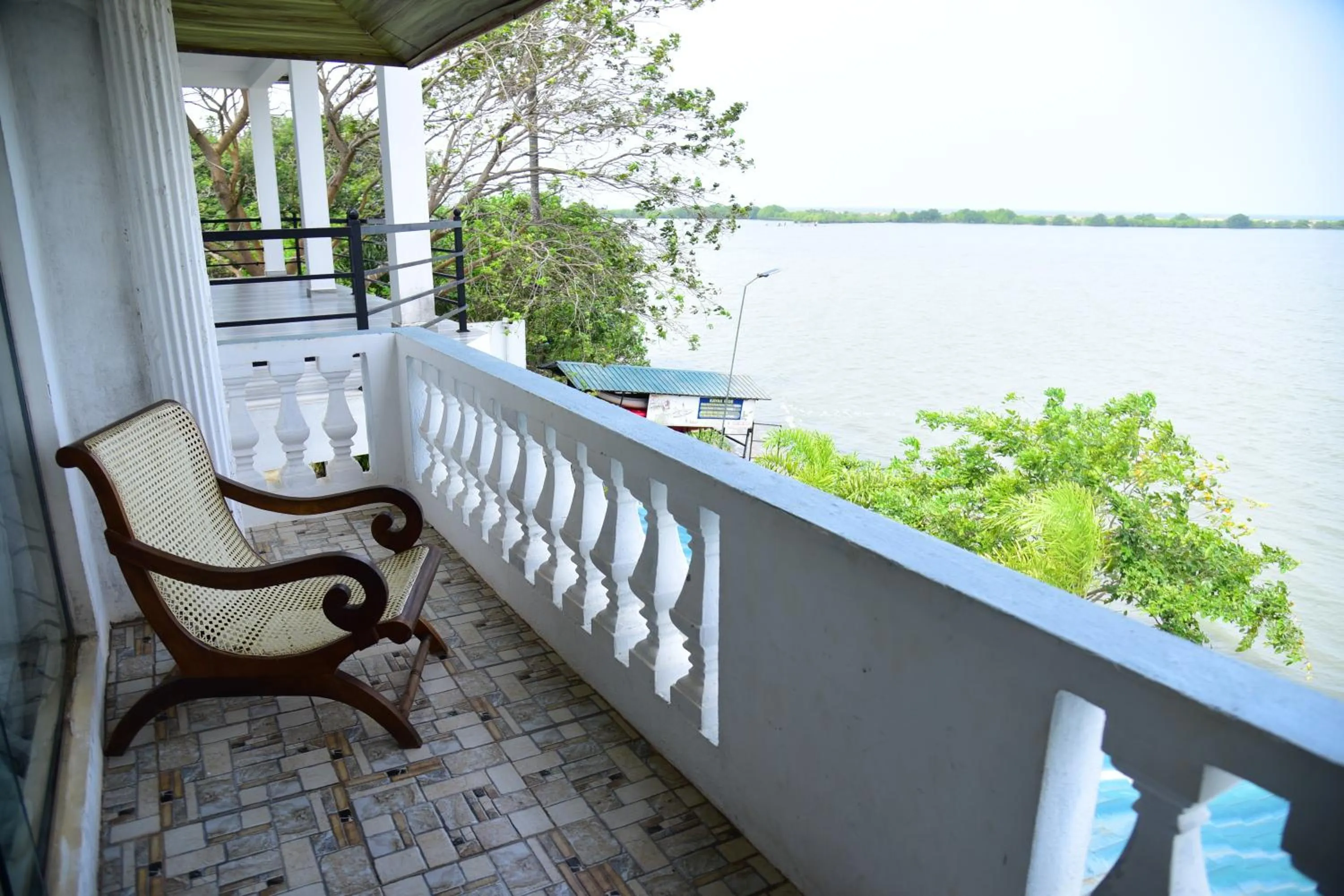 Deluxe Double Room with Balcony and Sea View in Dinuda Lagoon Hotel