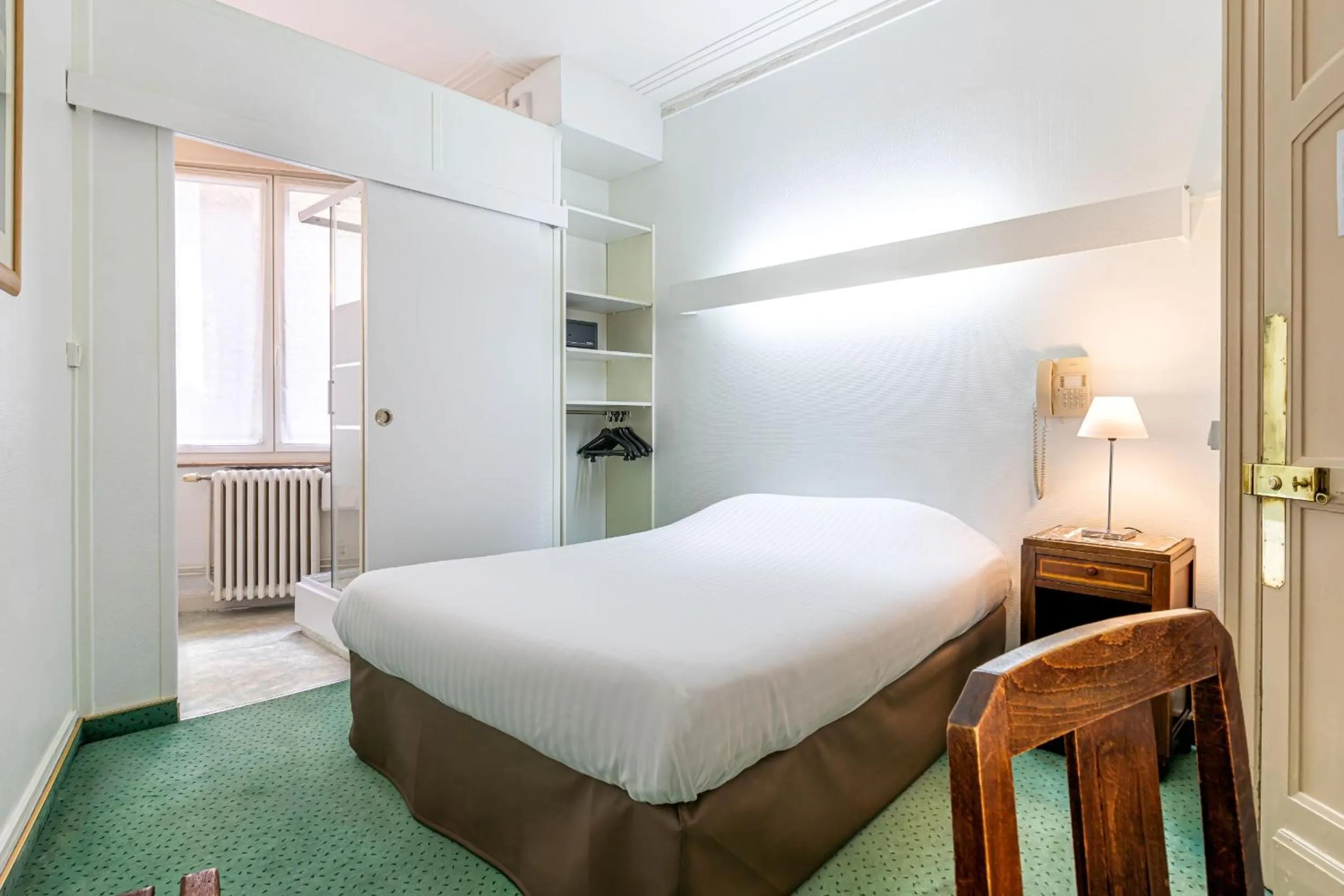 Economy Double Room in Hôtel Saint Maurice
