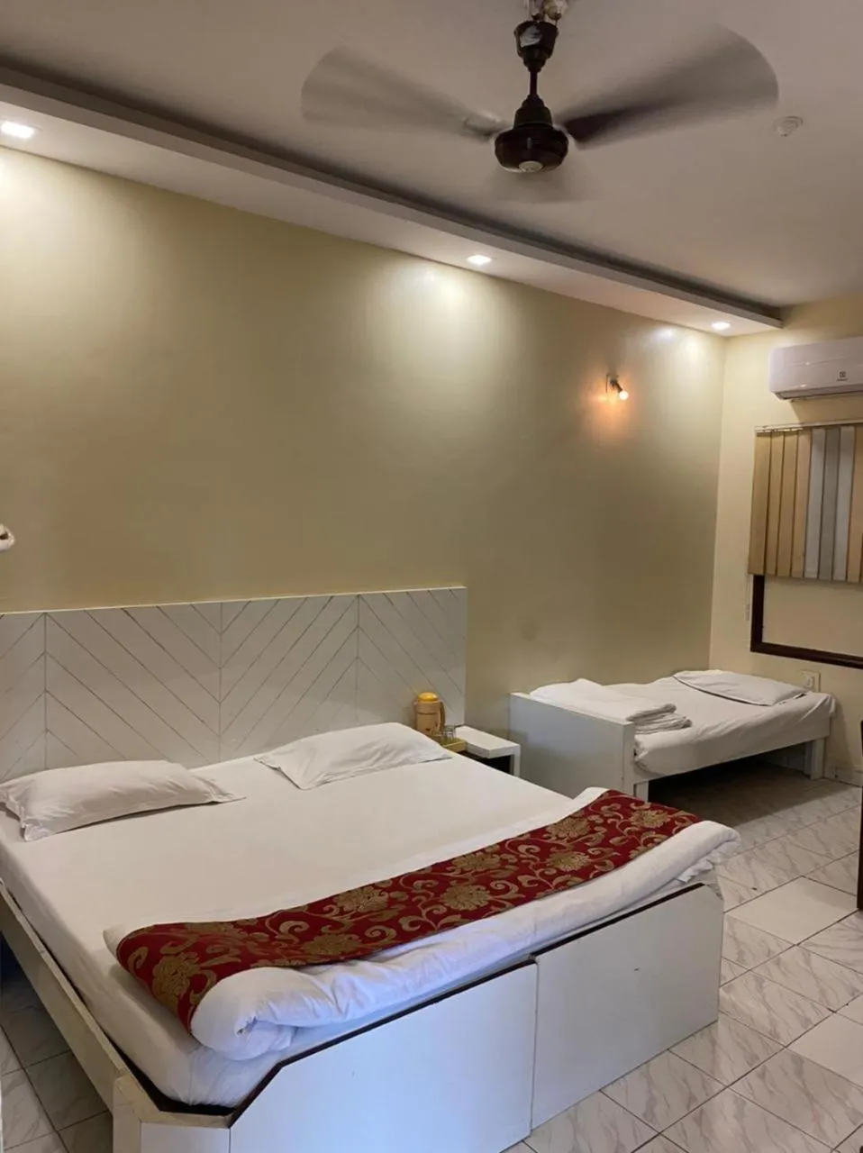 Budget Triple Room in Hotel New Sunder