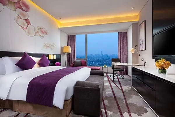 Premium Twin Room with City View and Lounge Access in Crowne Plaza Kunshan by IHG