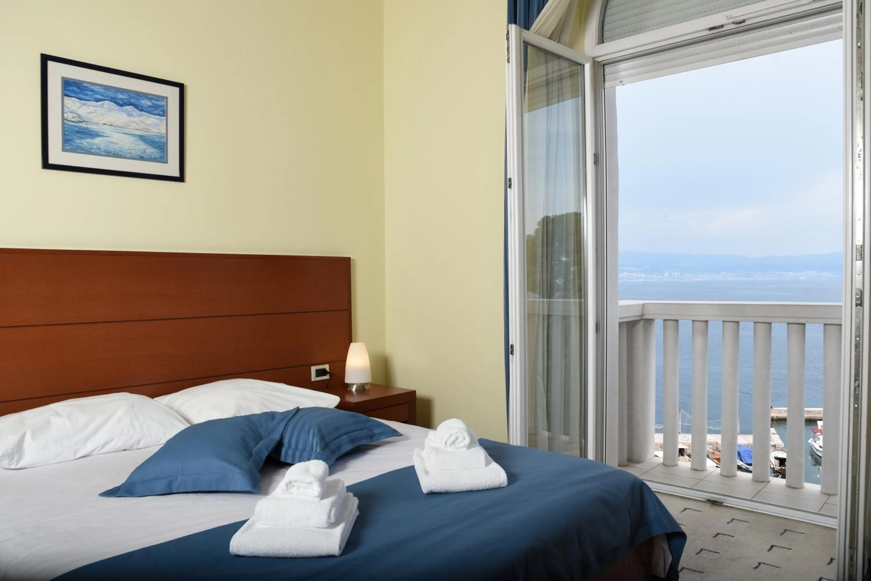 Double or Twin Room (Sea Side) in Hotel Park