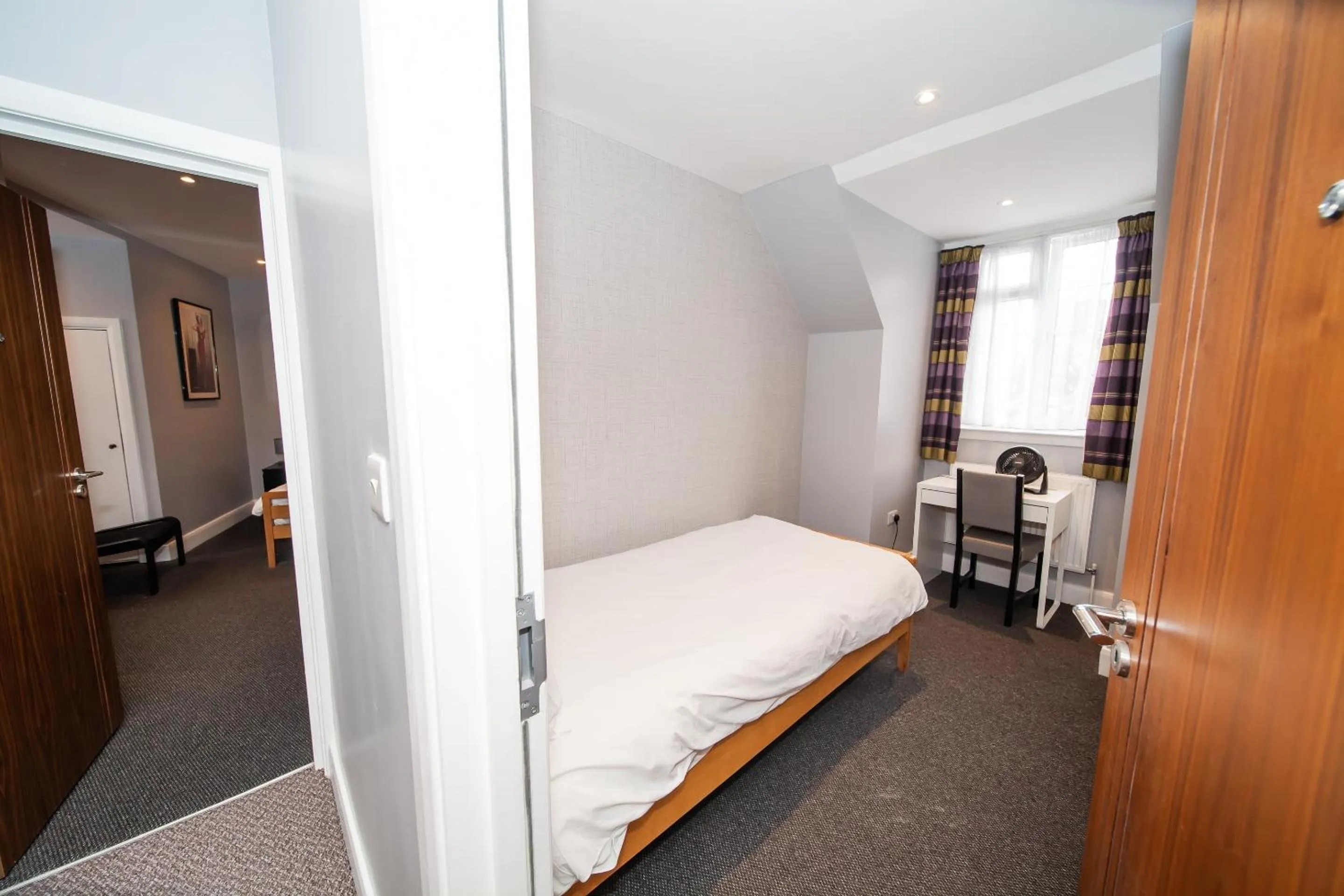 Deluxe Triple Room in OYO The Arch, Wembly Stadium