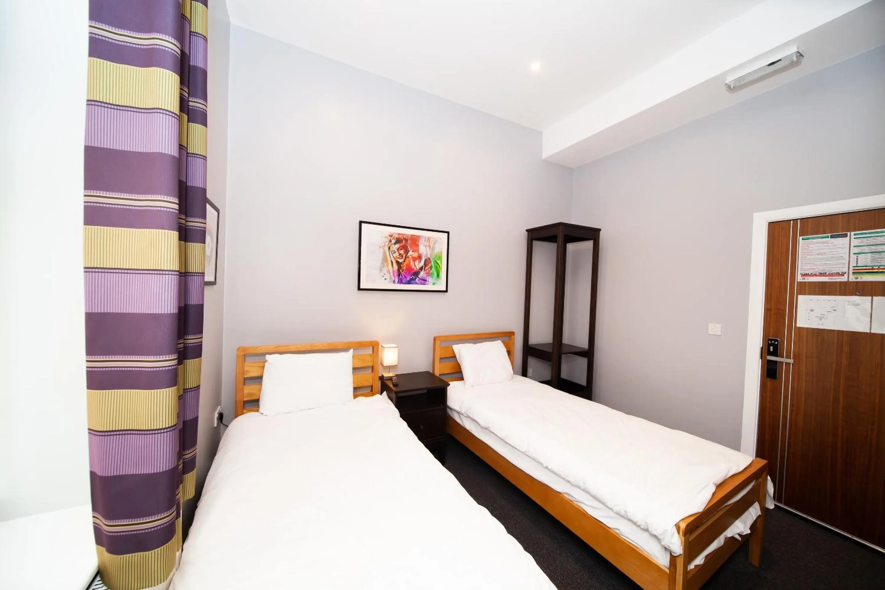 Standard Twin Room in OYO The Arch, Wembly Stadium