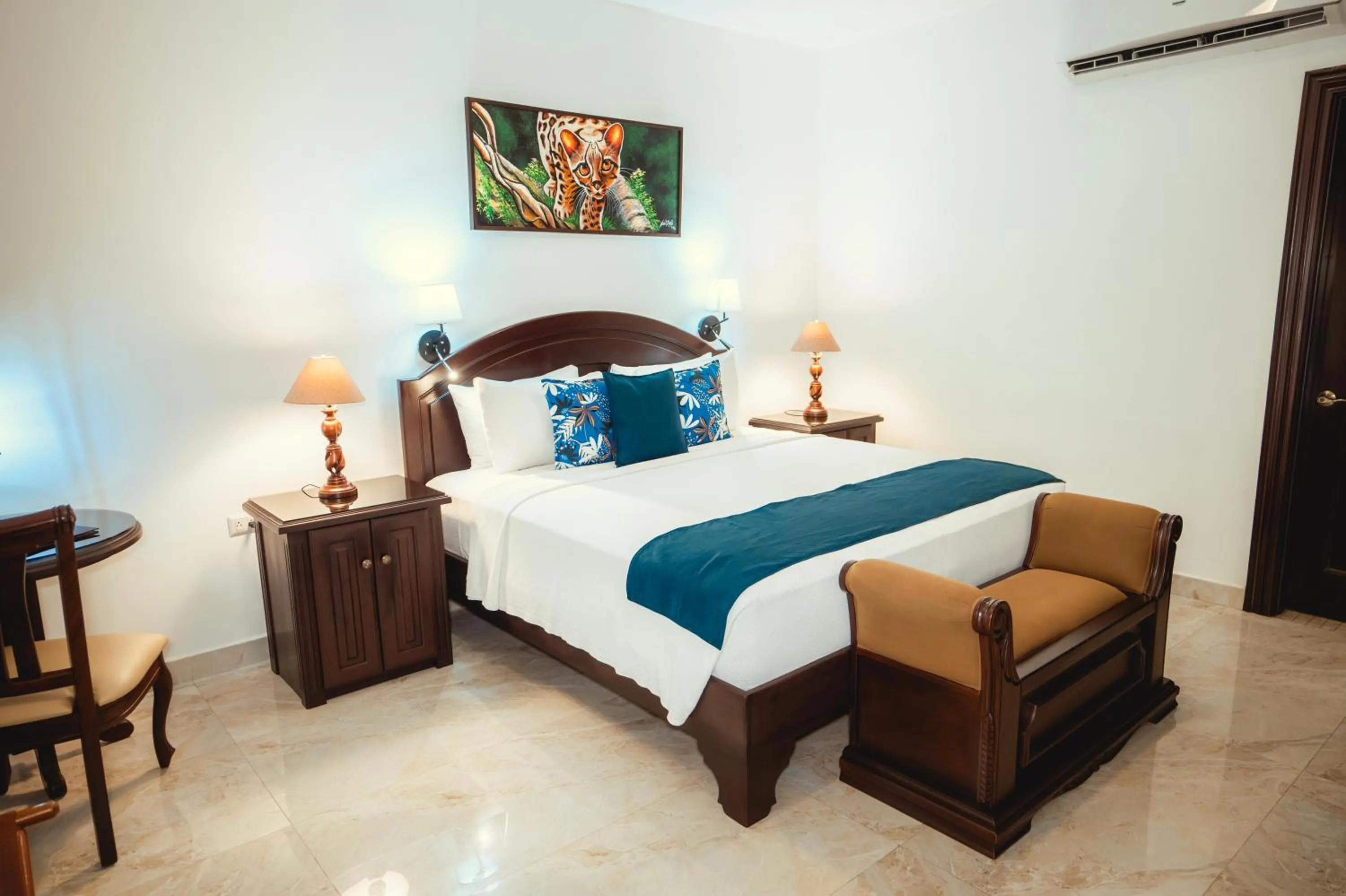 Deluxe King Room in Paradise Hot Springs