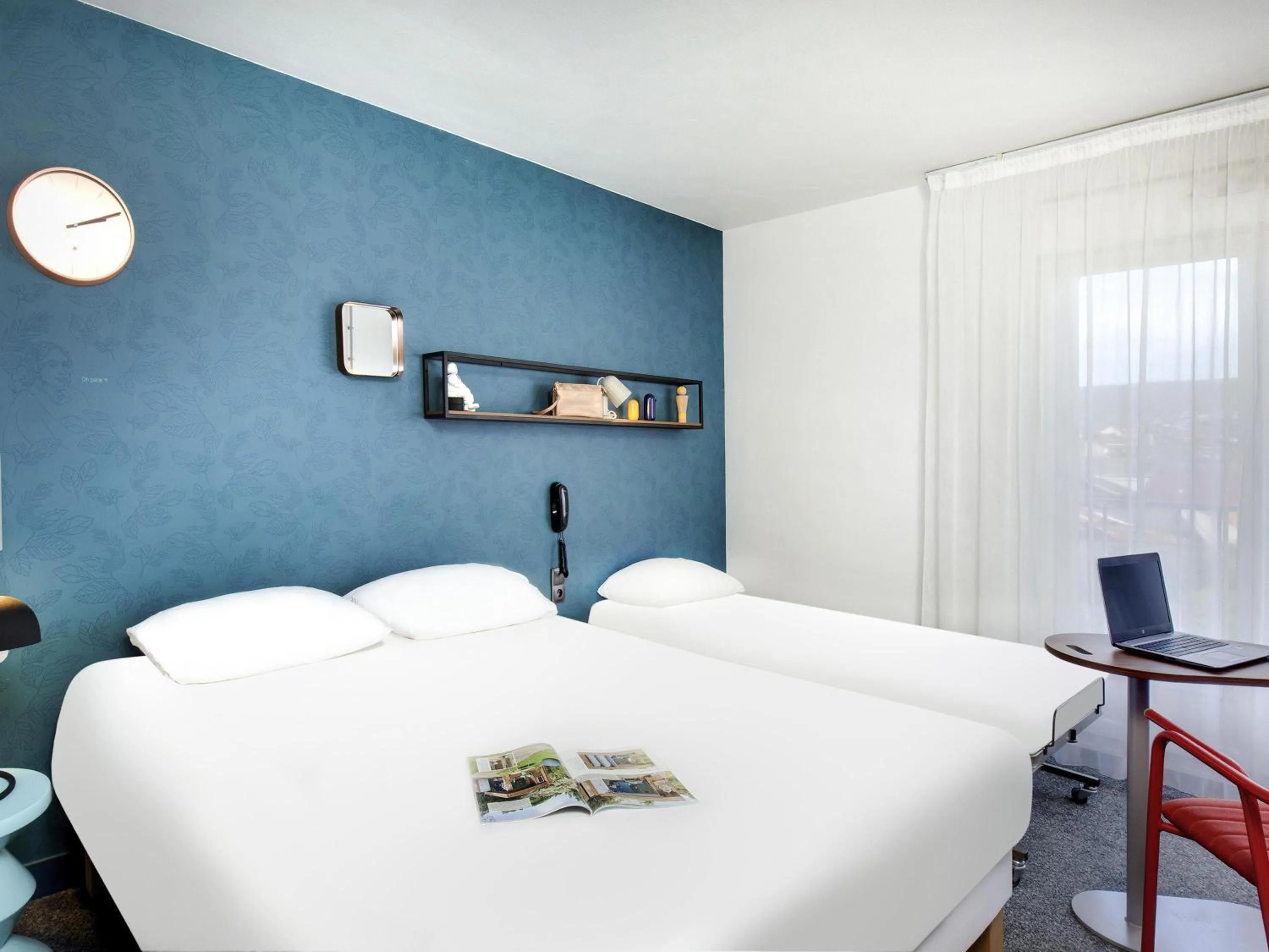 Double Room with Sofa Bed in Hôtel ibis Styles Clermont-Ferrand Gare