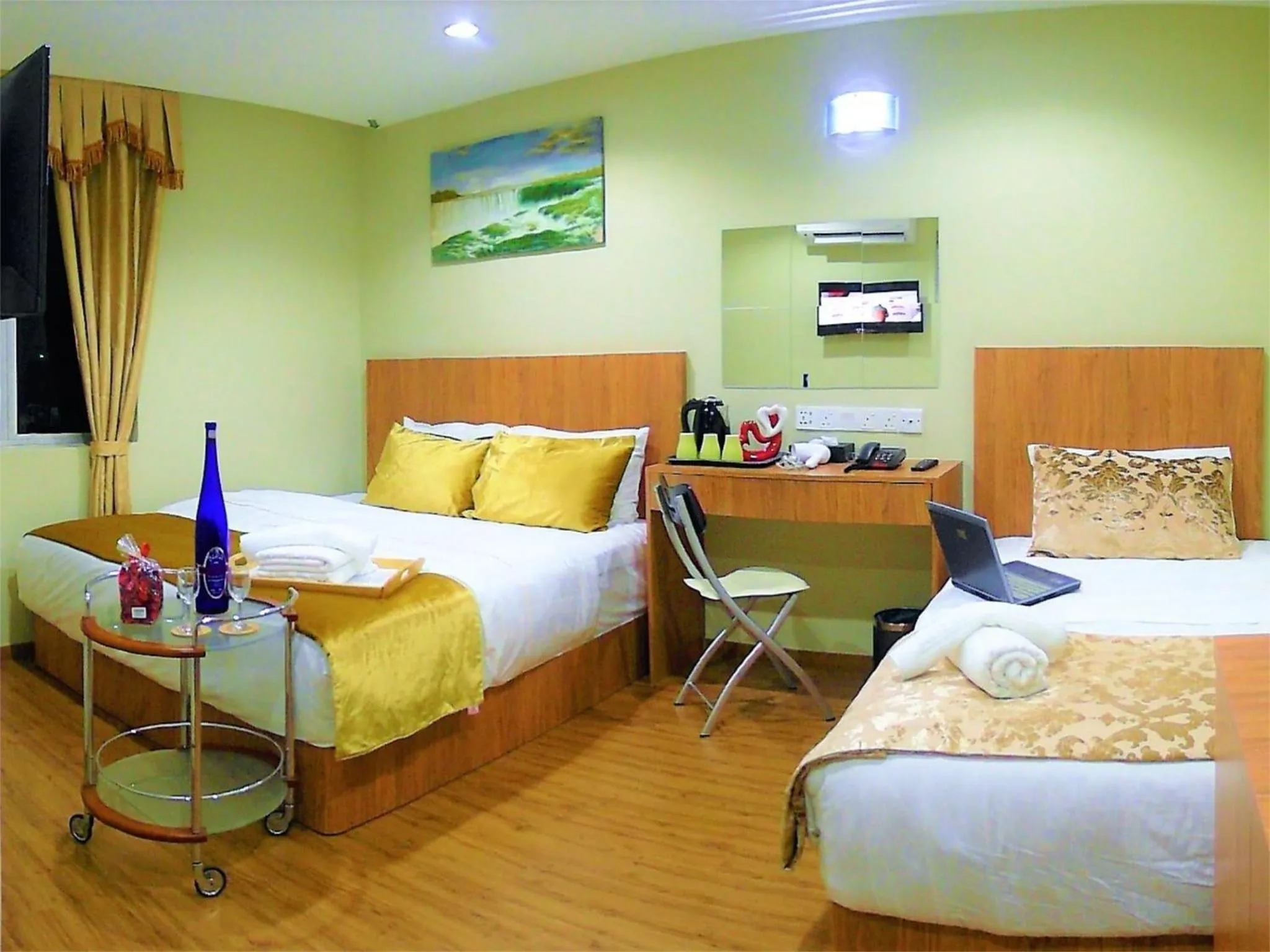 Comfort Triple Room in Royale Hotel Batu Gajah