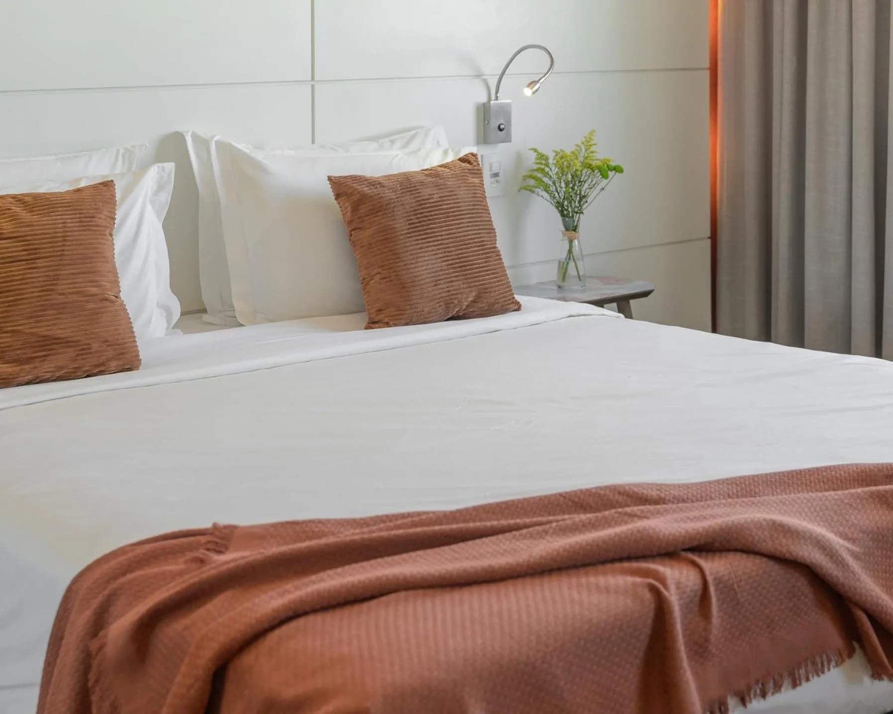 Queen Suite - single occupancy in Intercity Porto Alegre Cidade Baixa