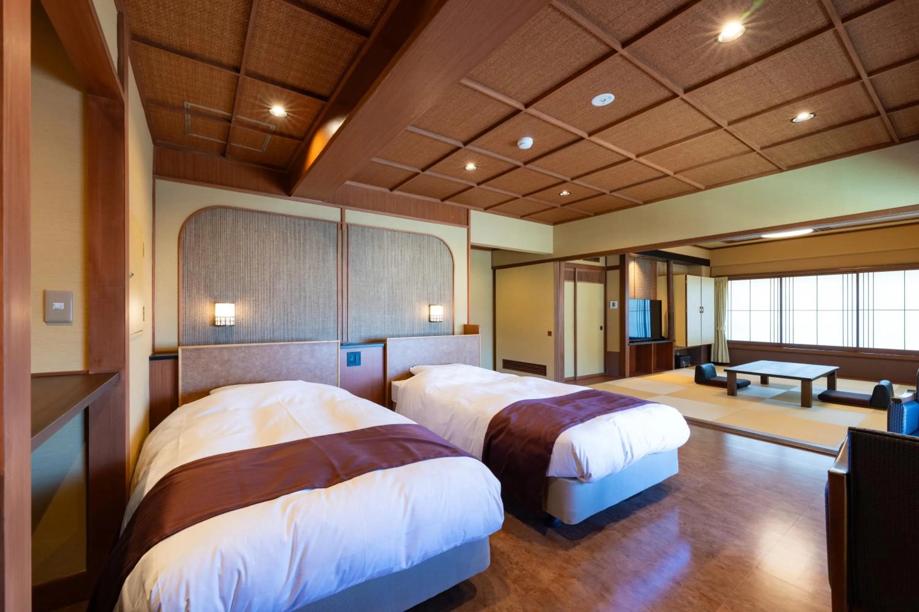 Standard Japanese-Style Room with Tatami Area and Garden View - Main Building in Hotel Sekitei