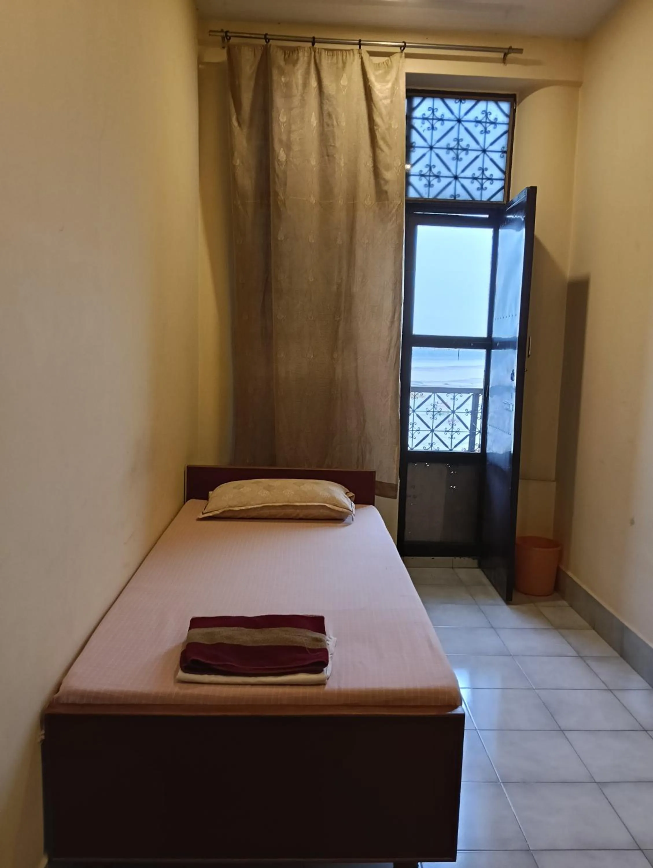 Single Room with Shared Bathroom in Scindhia Guest House