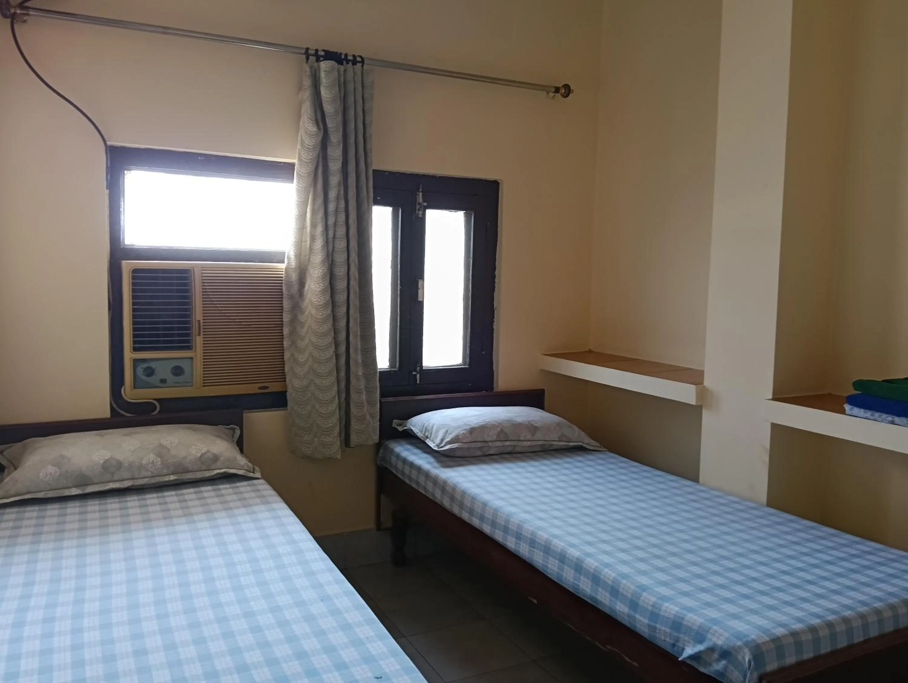 Twin Room with Shared Bathroom in Scindhia Guest House