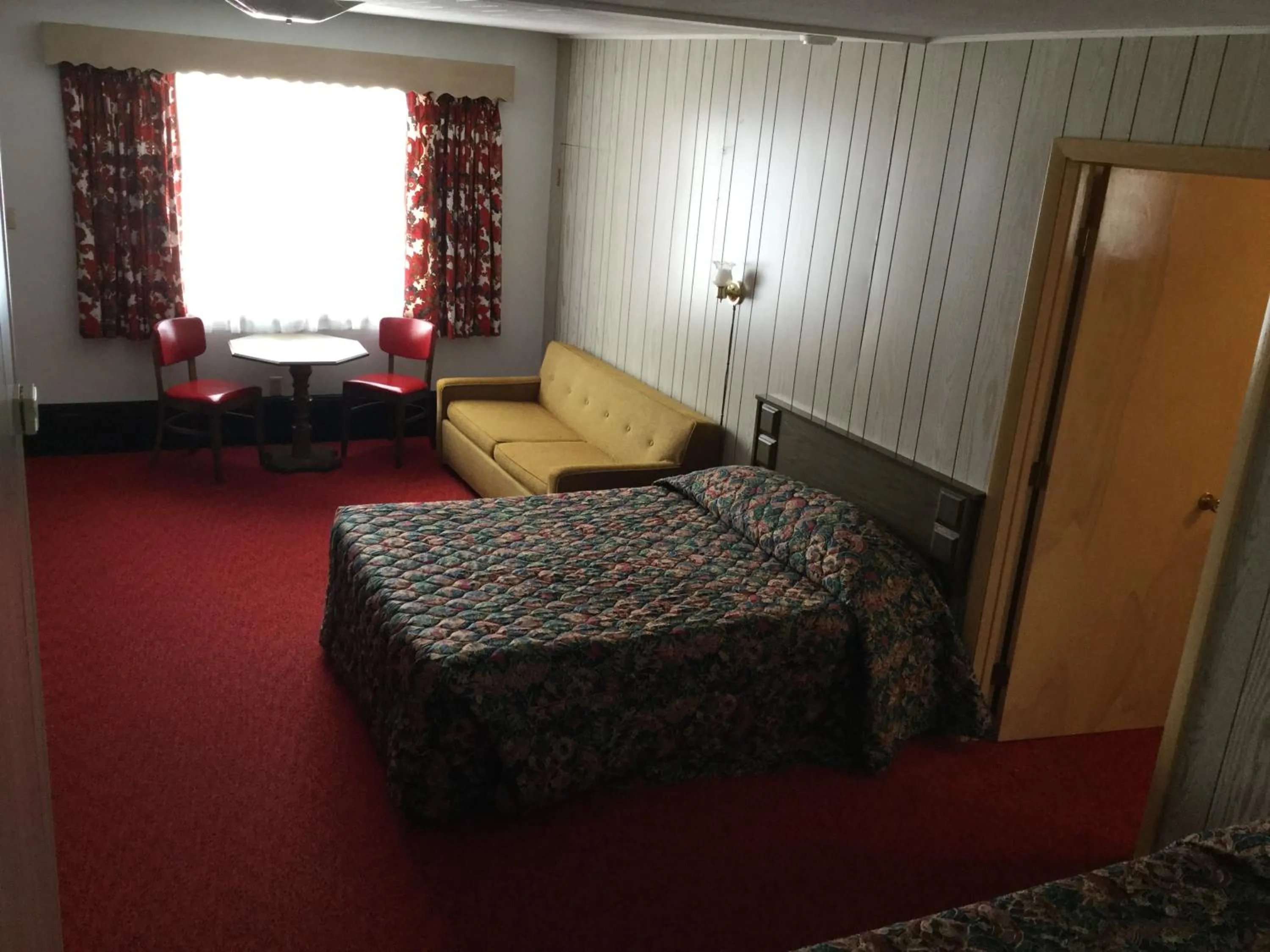 Double Room in Cedars Motel